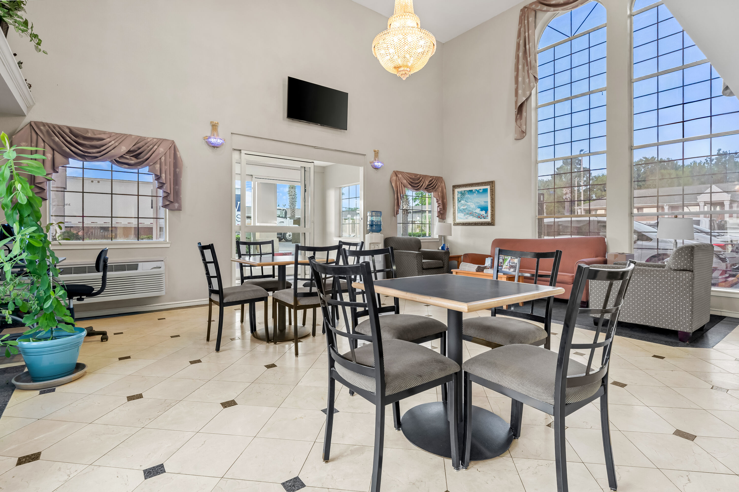 Days Inn by Wyndham Nacogdoches/SFA University/Downtown restaurant breakfast area with seating in Nacogdoches, Texas