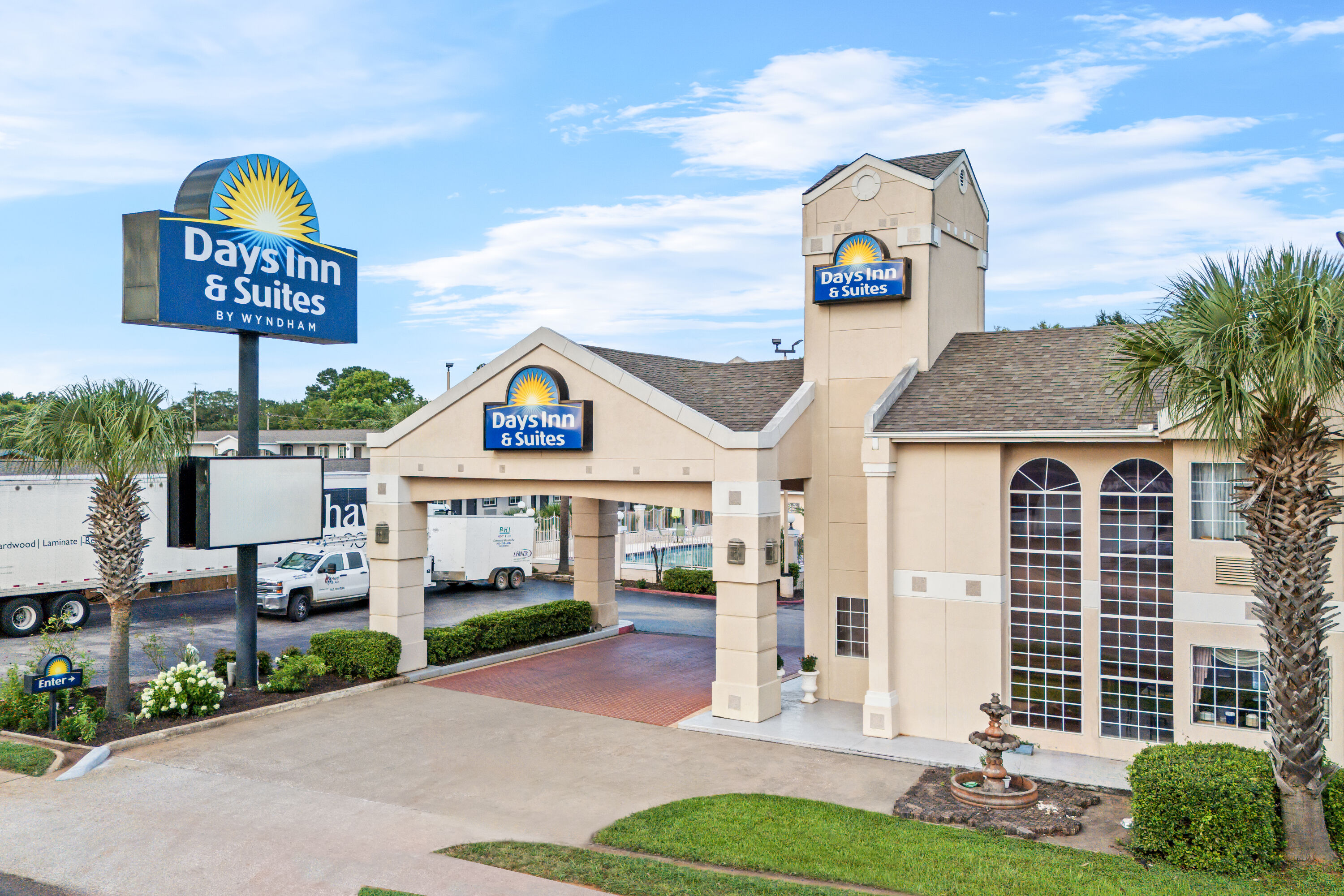 Exterior Day Image of Days Inn by Wyndham Nacogdoches/SFA University/Downtown hotel in Nacogdoches, Texas