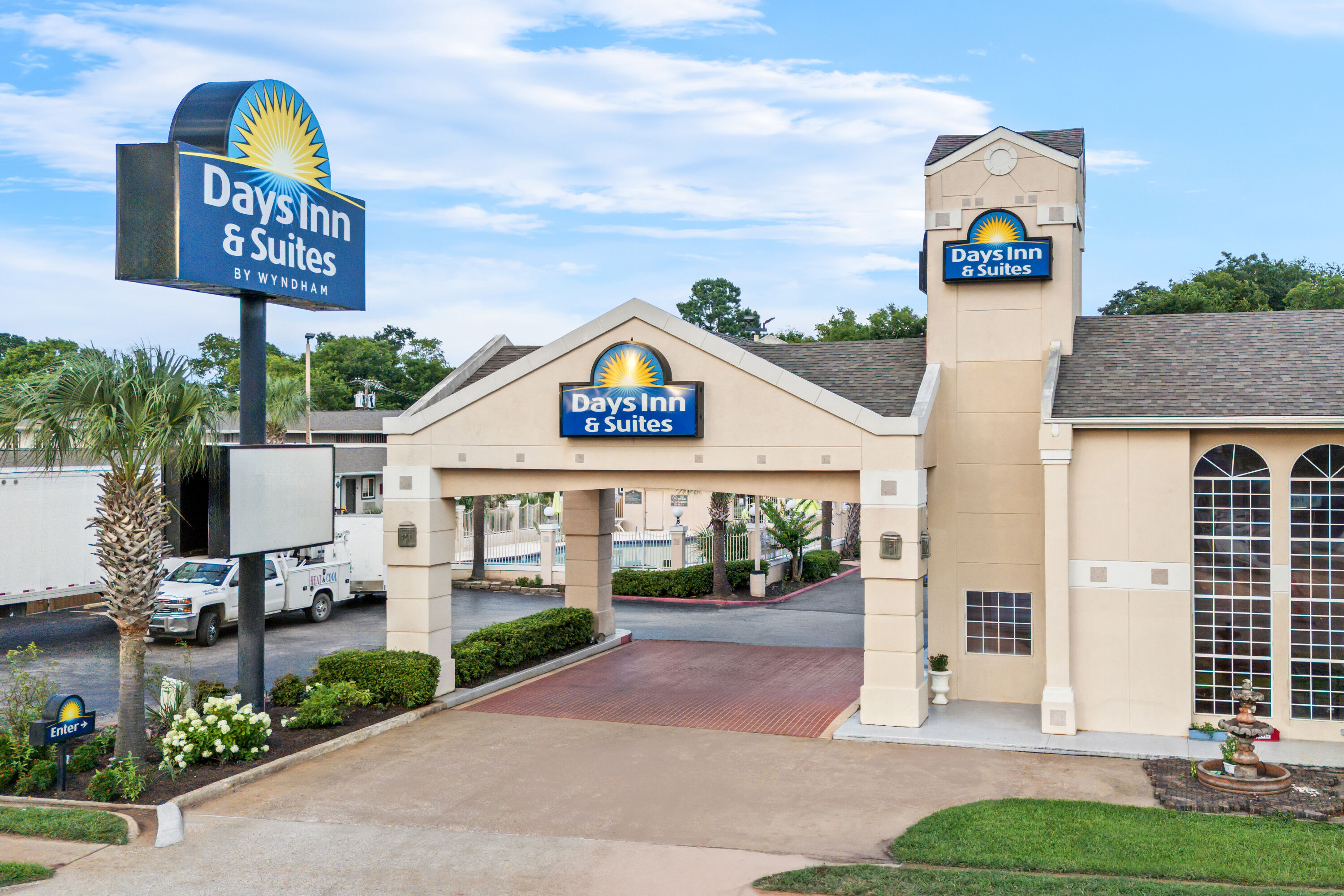 Exterior Day Image of Days Inn by Wyndham Nacogdoches/SFA University/Downtown hotel in Nacogdoches, Texas