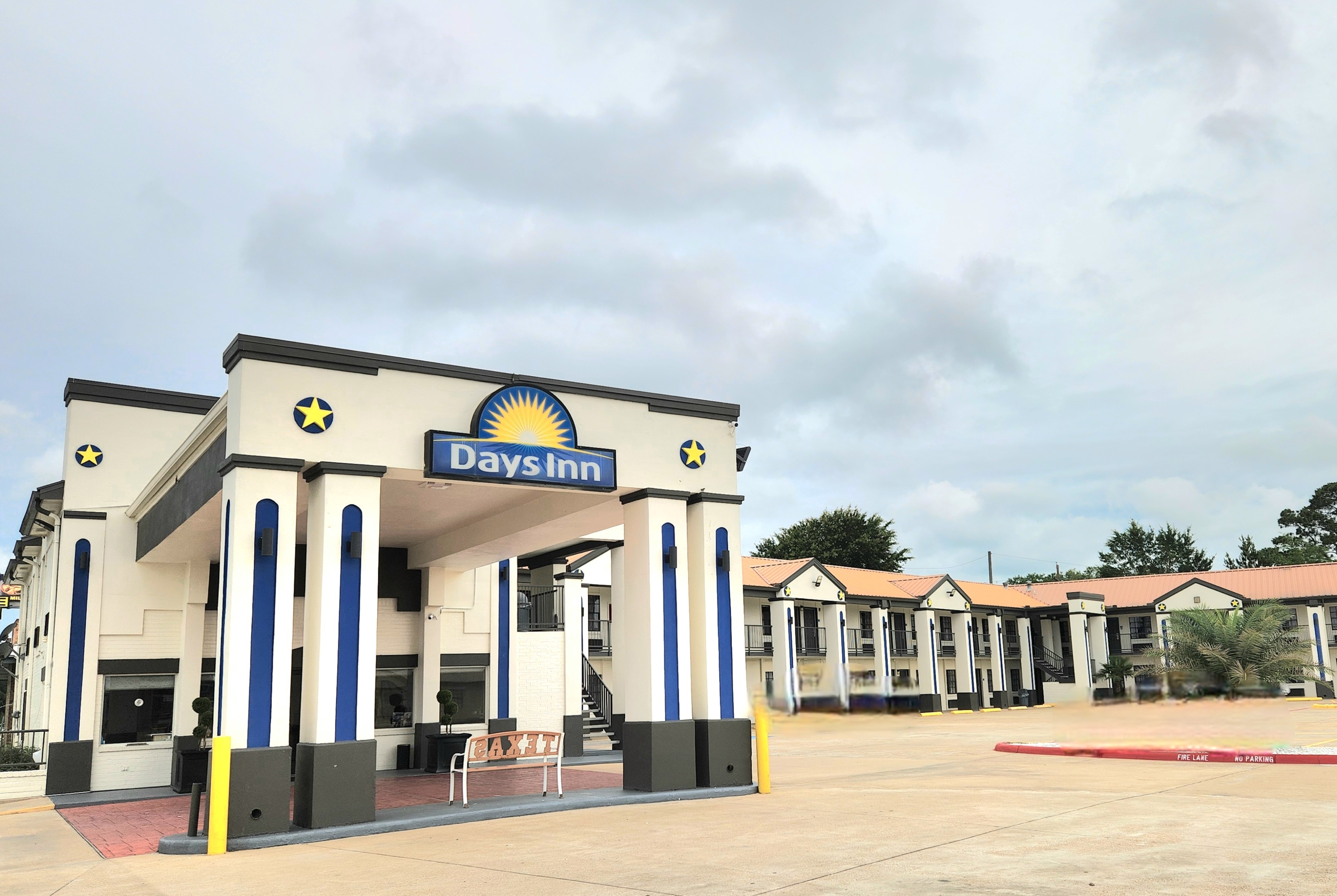 Exterior of Days Inn by Wyndham Orange hotel in Orange, Texas
