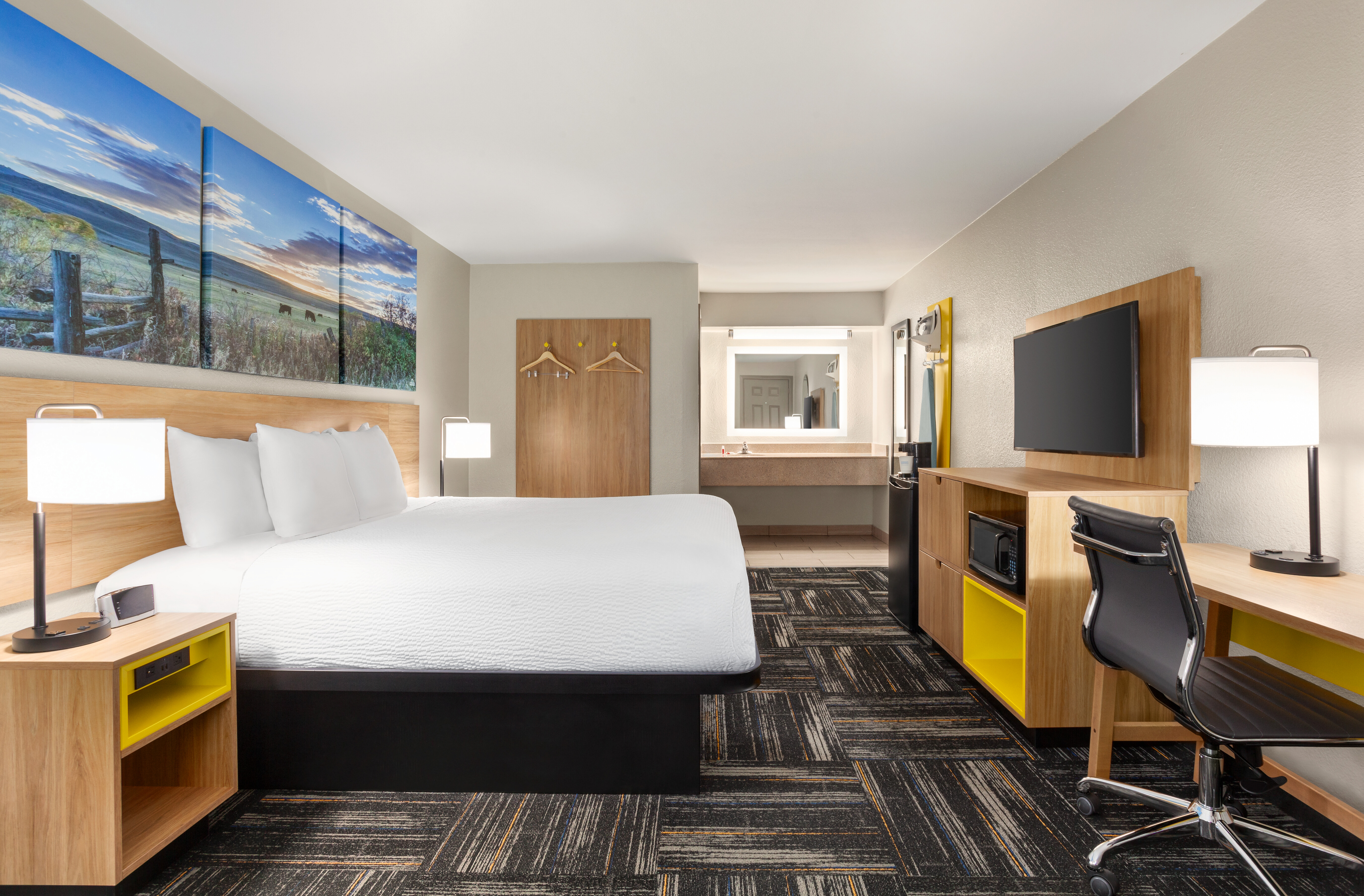 Guest room at the Days Inn by Wyndham Paris in Paris, Texas