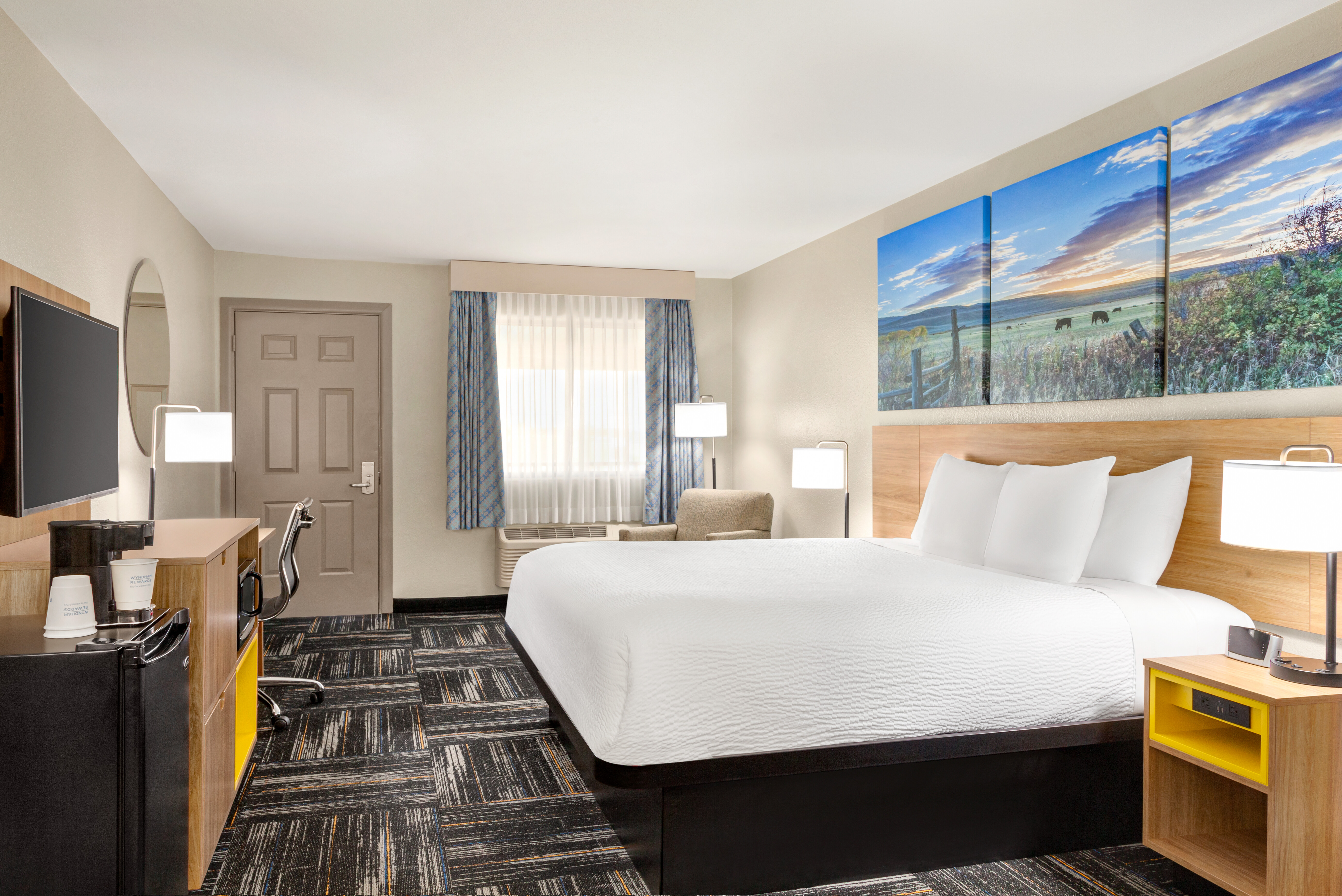 Guest room at the Days Inn by Wyndham Paris in Paris, Texas