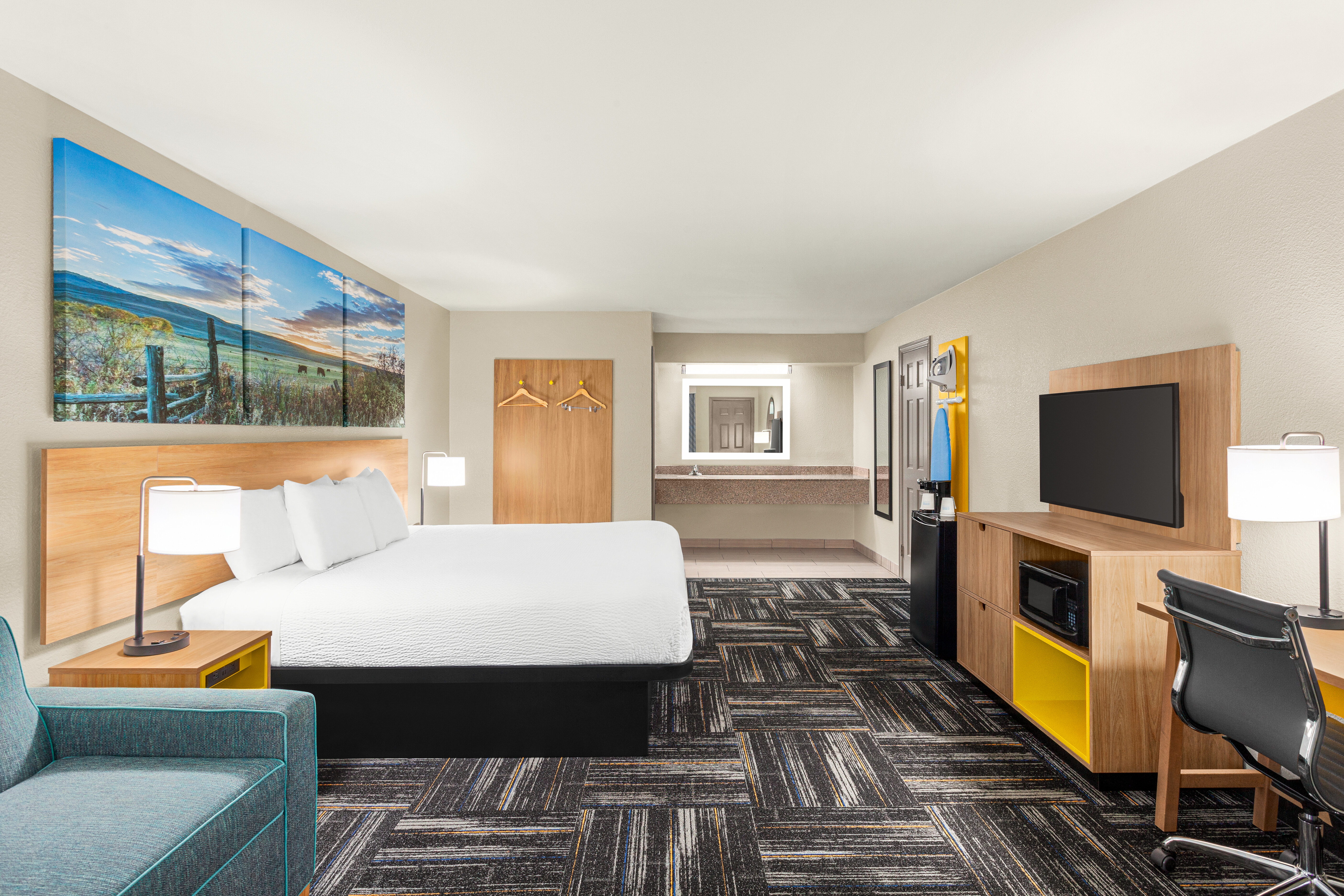 Guest room at the Days Inn by Wyndham Paris in Paris, Texas