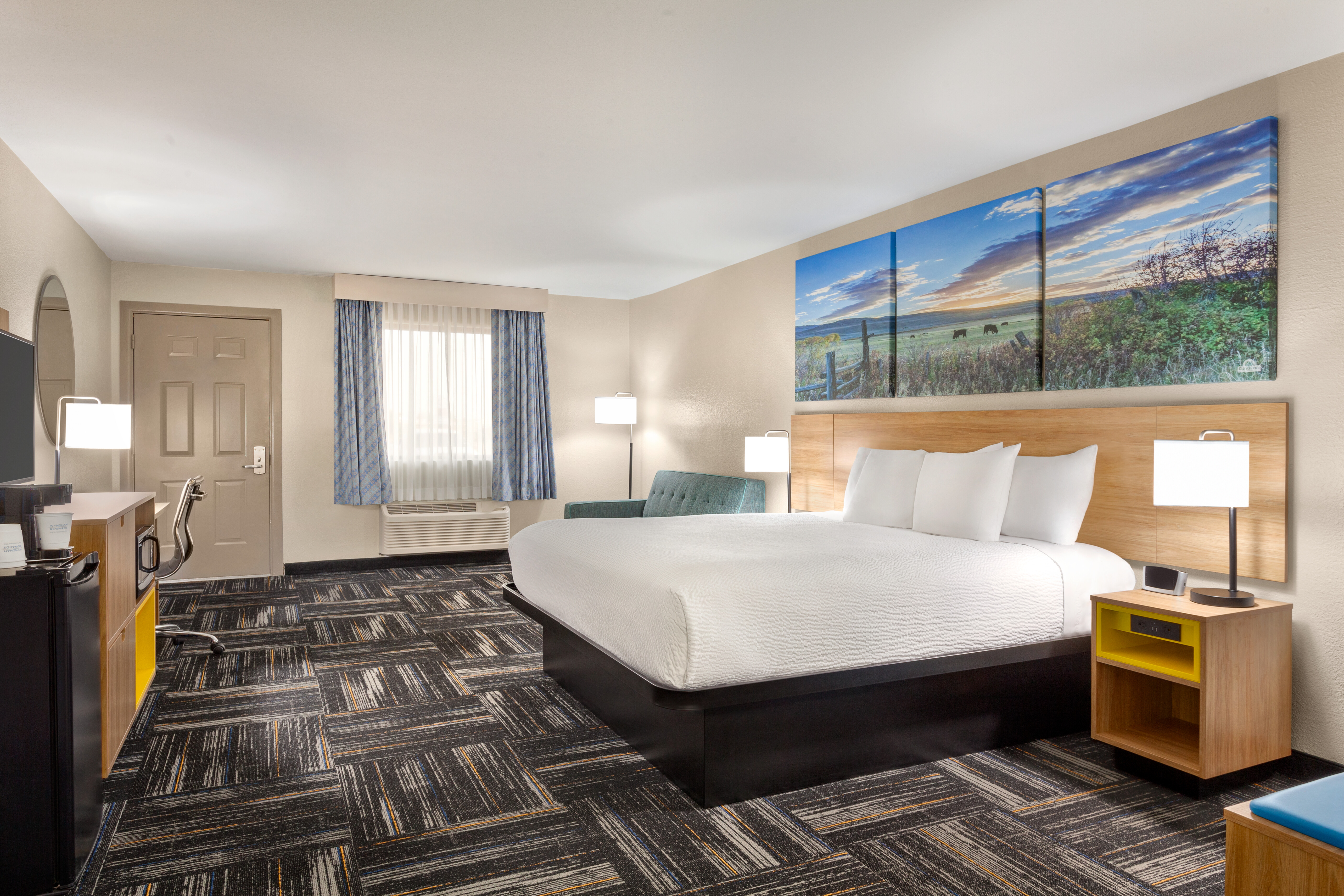 Guest room at the Days Inn by Wyndham Paris in Paris, Texas