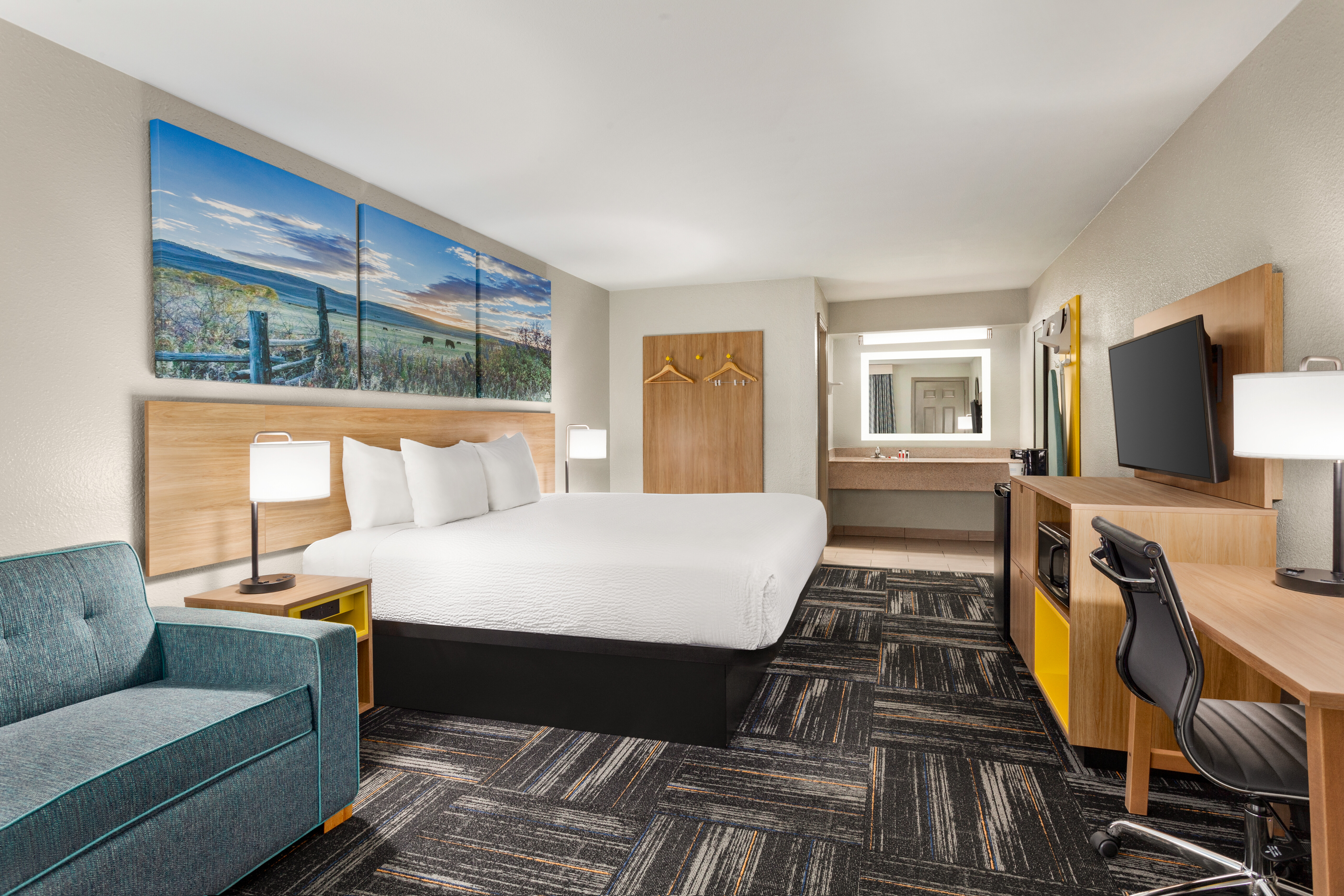 Guest room at the Days Inn by Wyndham Paris in Paris, Texas