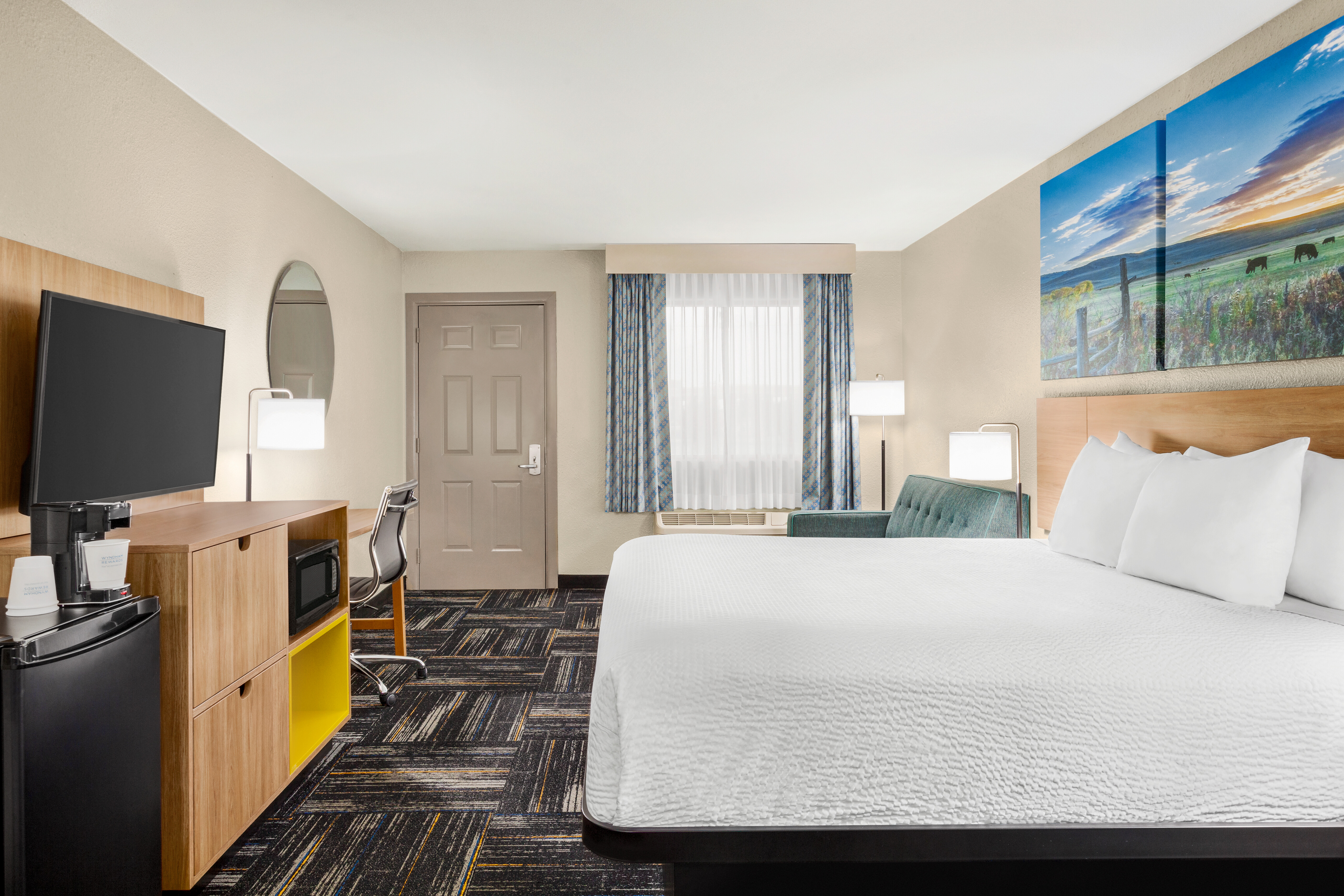 Guest room at the Days Inn by Wyndham Paris in Paris, Texas