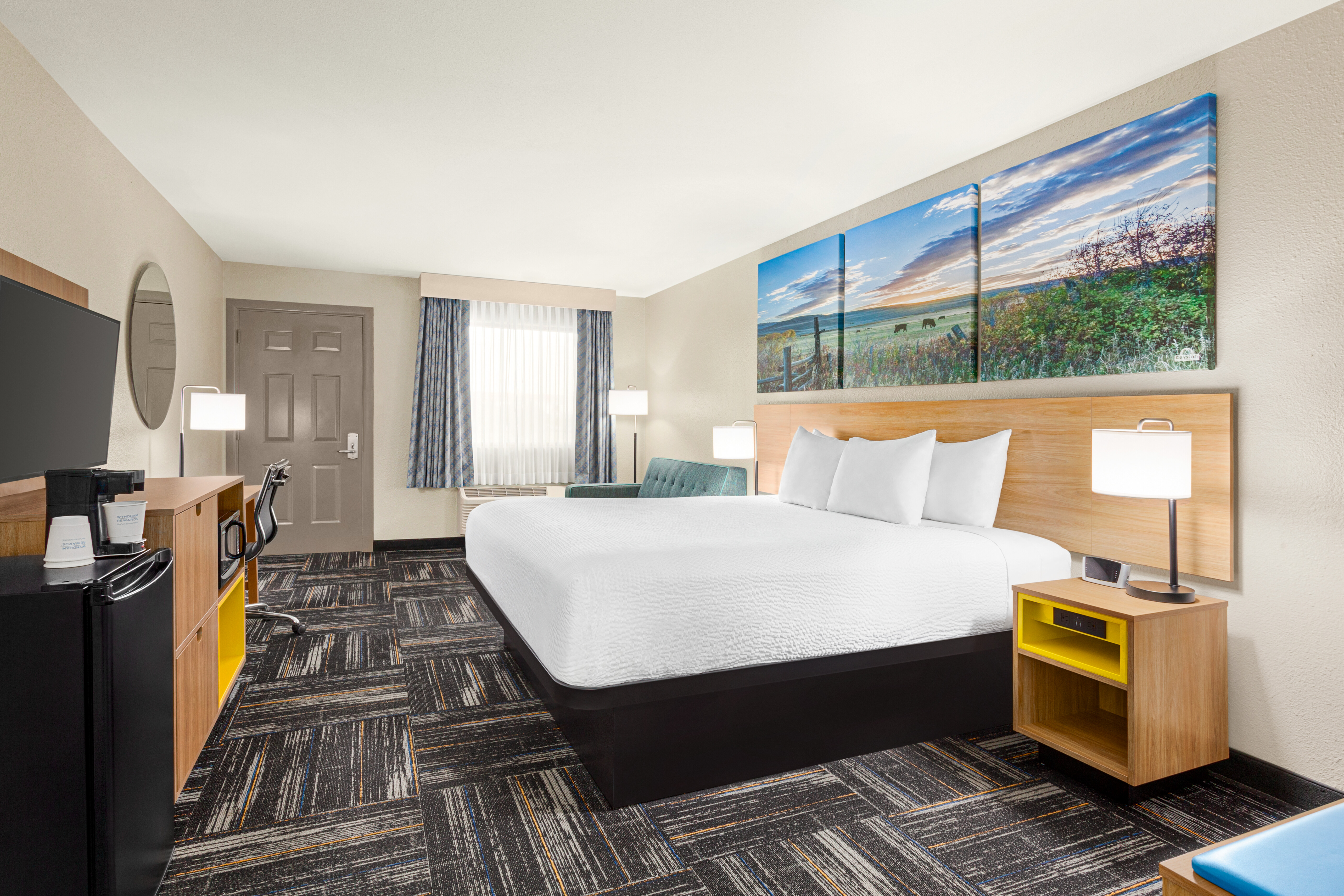 Guest room at the Days Inn by Wyndham Paris in Paris, Texas