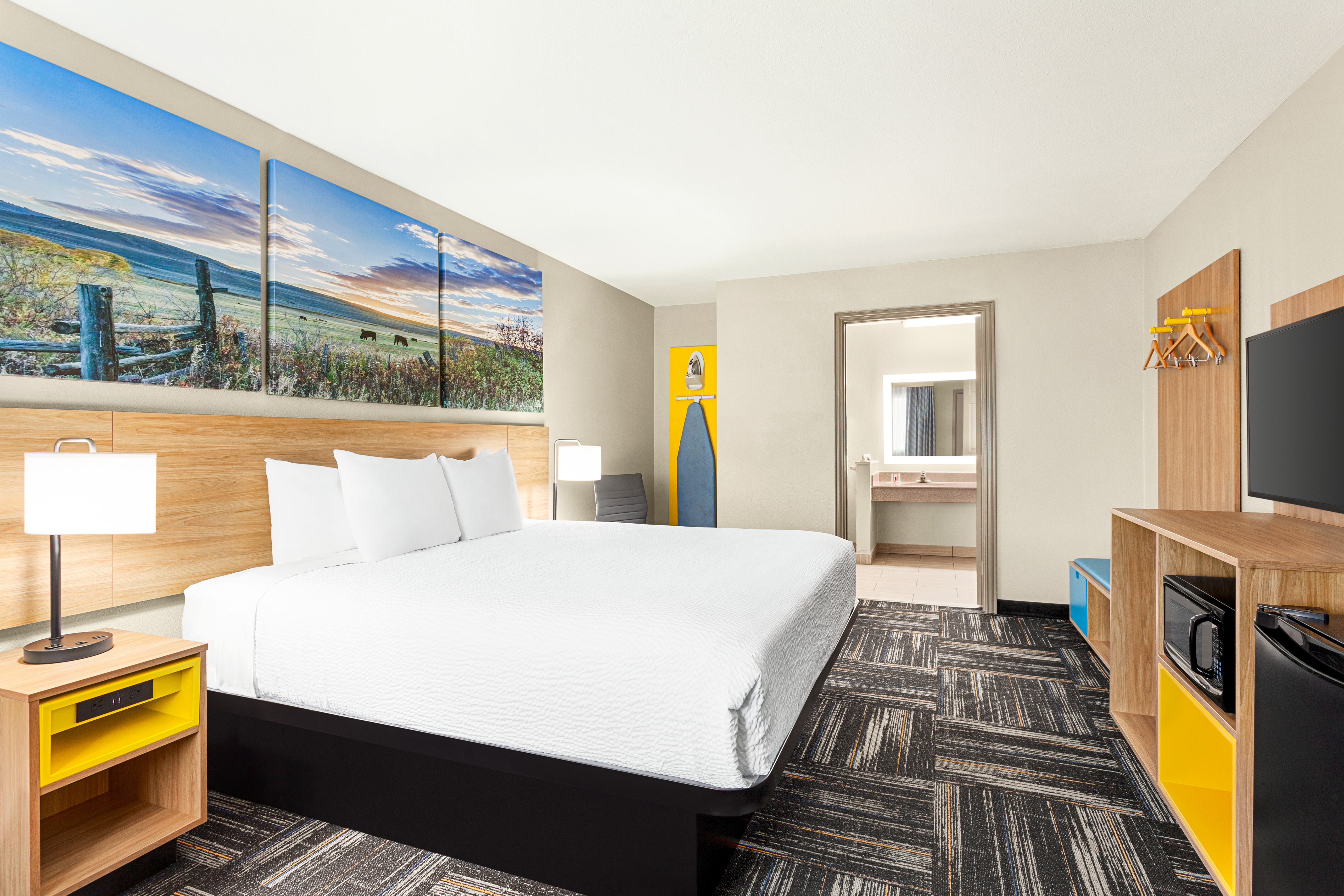 Guest room at the Days Inn by Wyndham Paris in Paris, Texas