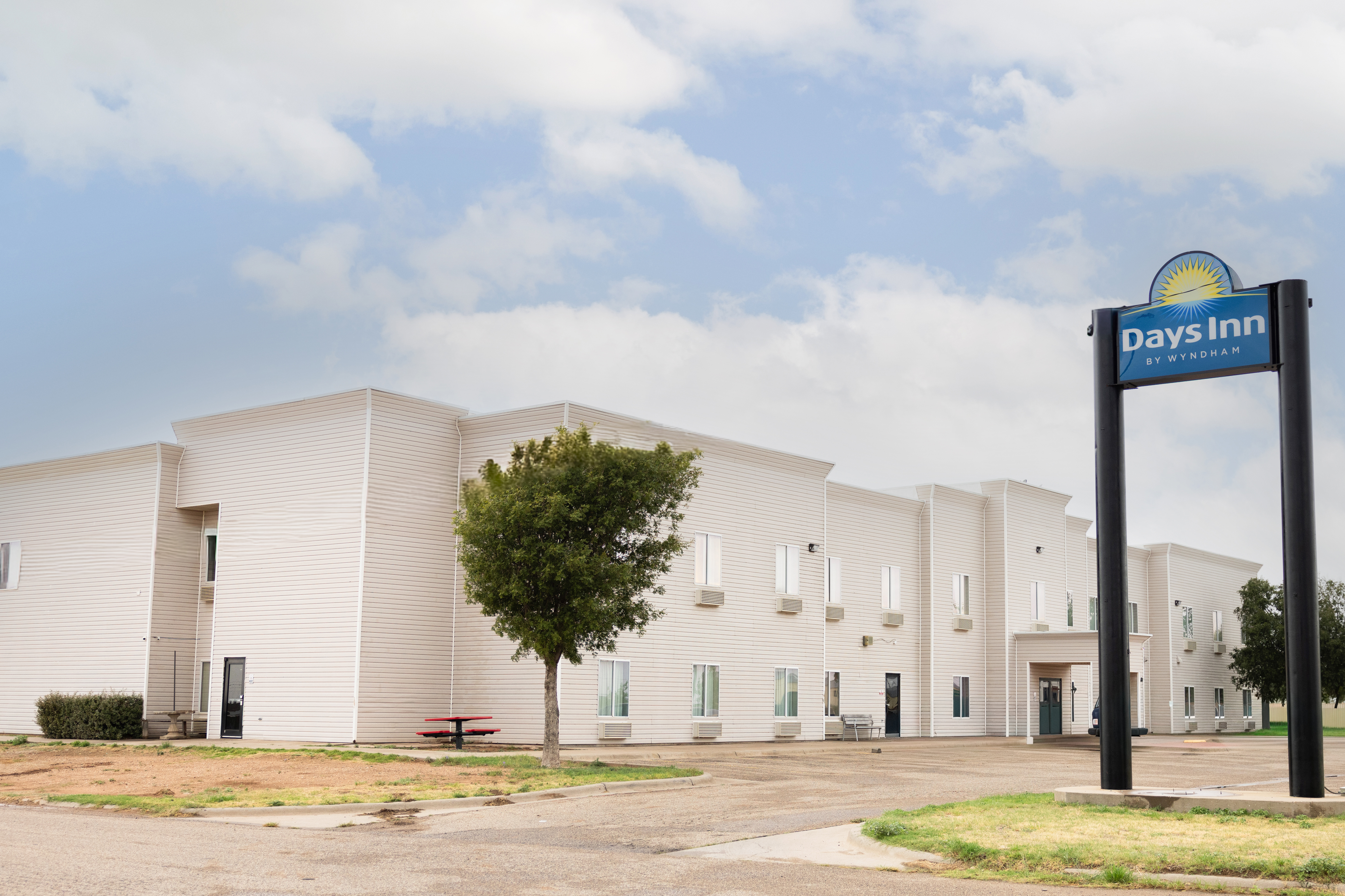 Exterior of Days Inn by Wyndham Plainview Texas hotel in Plainview, Texas