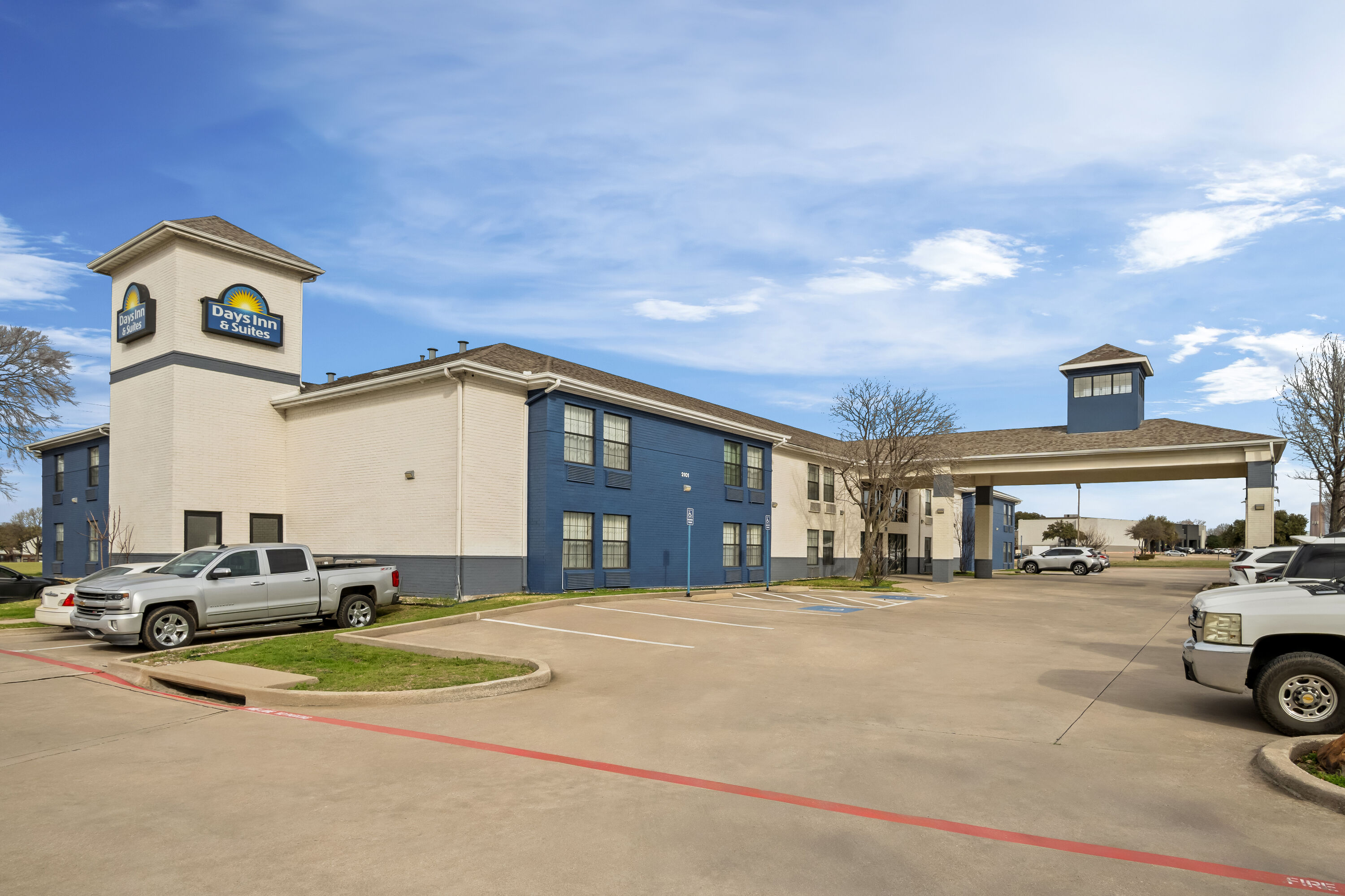 Exterior Day Image of Days Inn by Wyndham Dallas Plano hotel in Plano, Texas