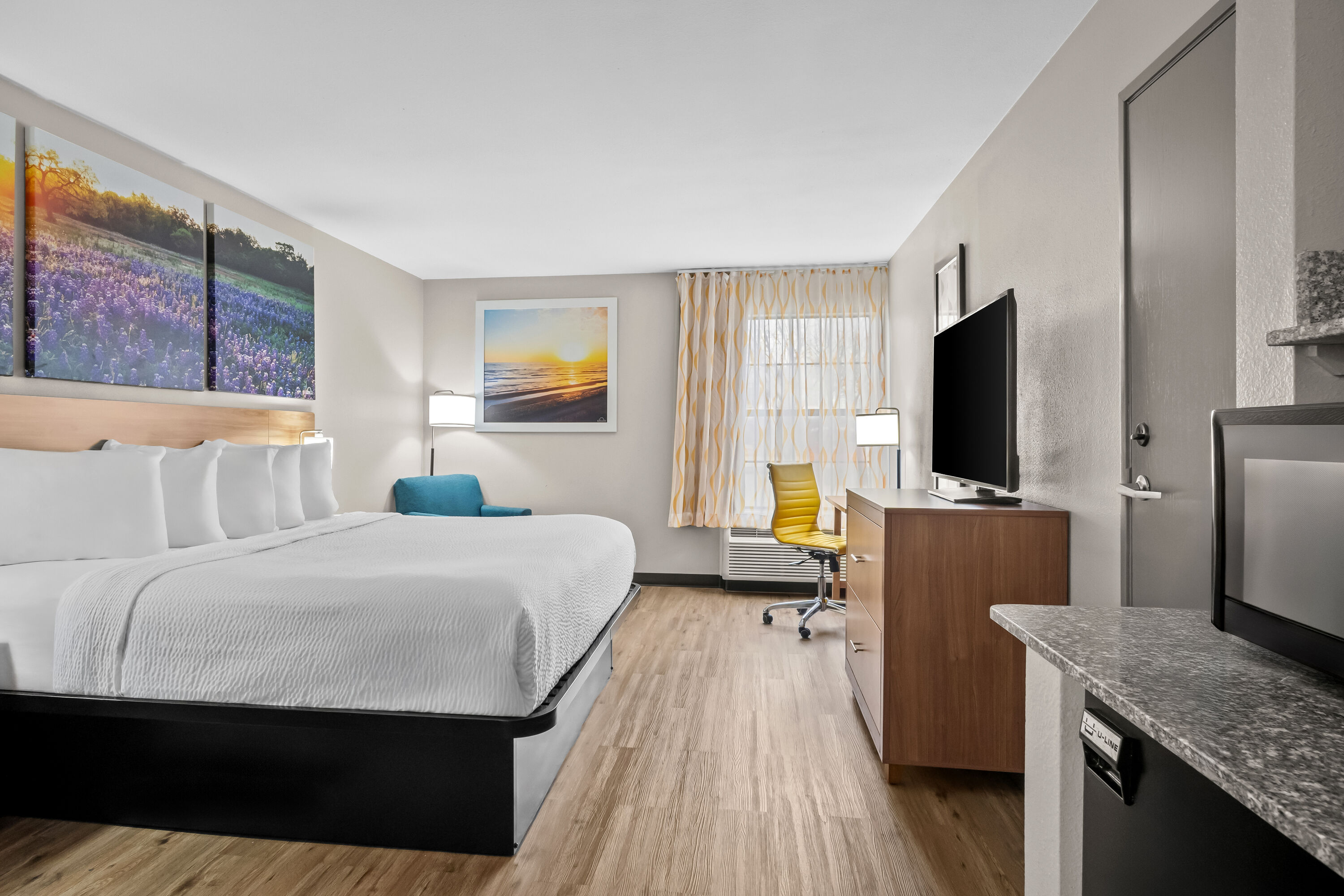 King bed guest room at the Days Inn by Wyndham Dallas Plano in Plano, Texas