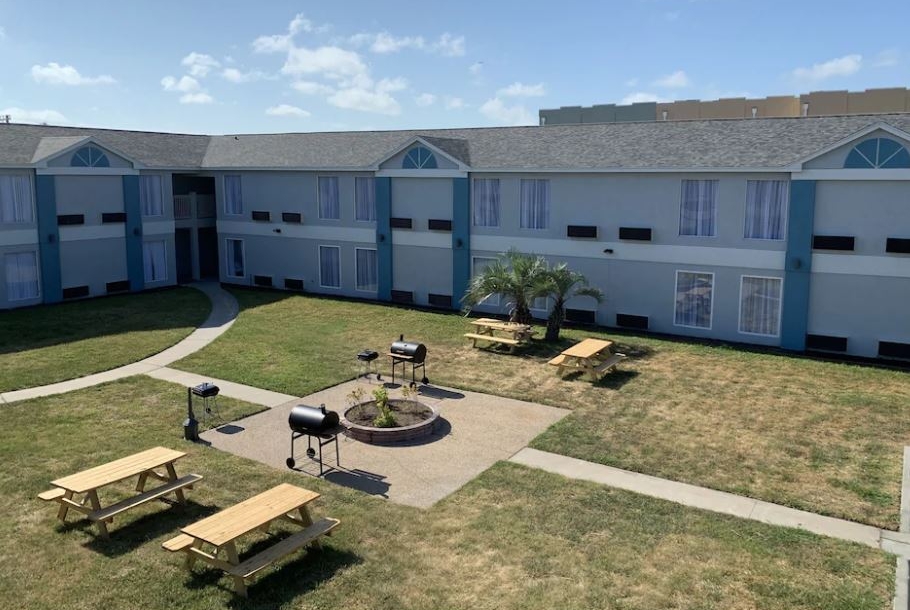 Exterior Day Image of Days Inn by Wyndham Rockport Texas hotel in Rockport, Texas