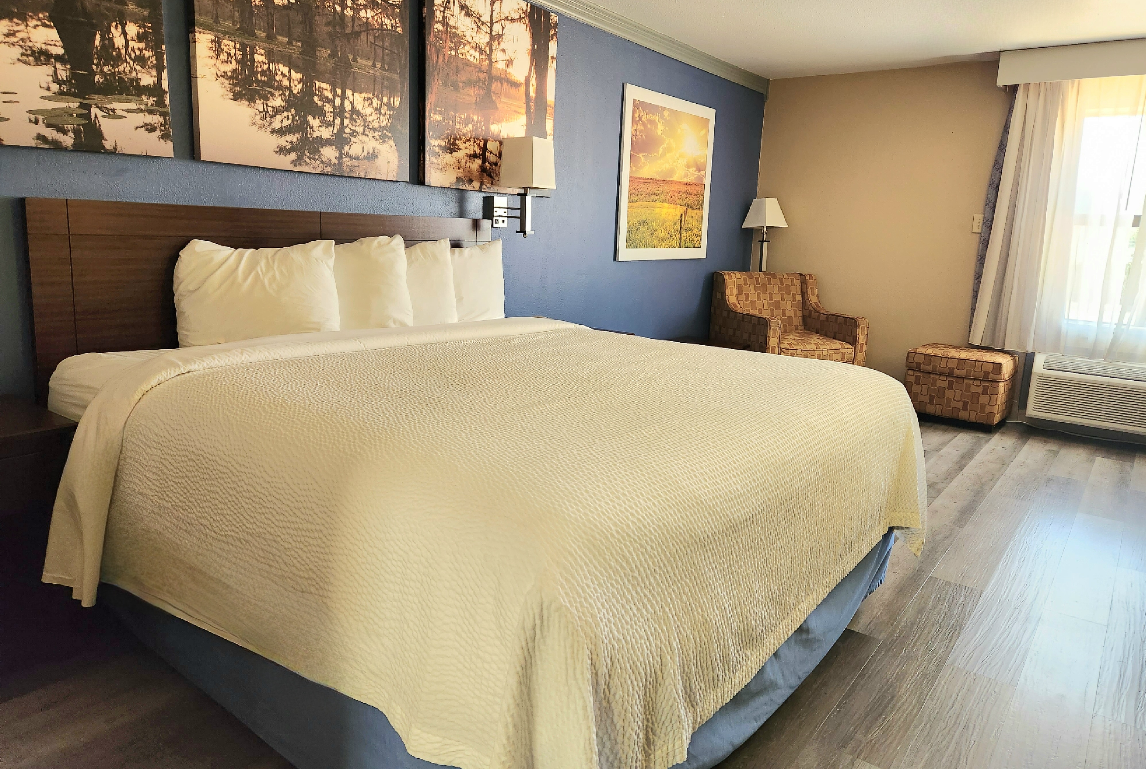 Guest room at the Days Inn by Wyndham Rosenberg in Rosenberg, Texas