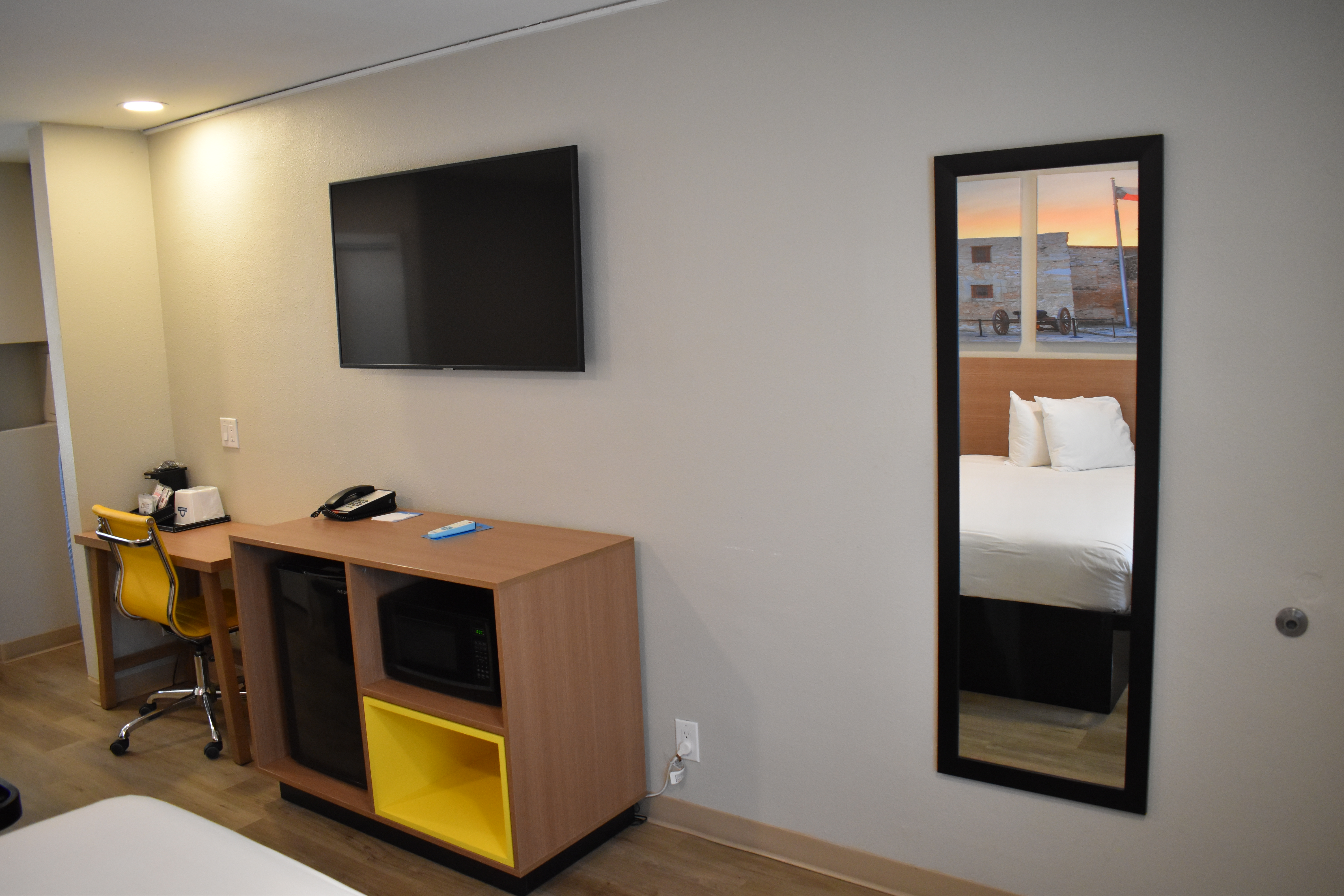 Guest room at the Days Inn by Wyndham San Antonio Alamo/Riverwalk in San Antonio, Texas