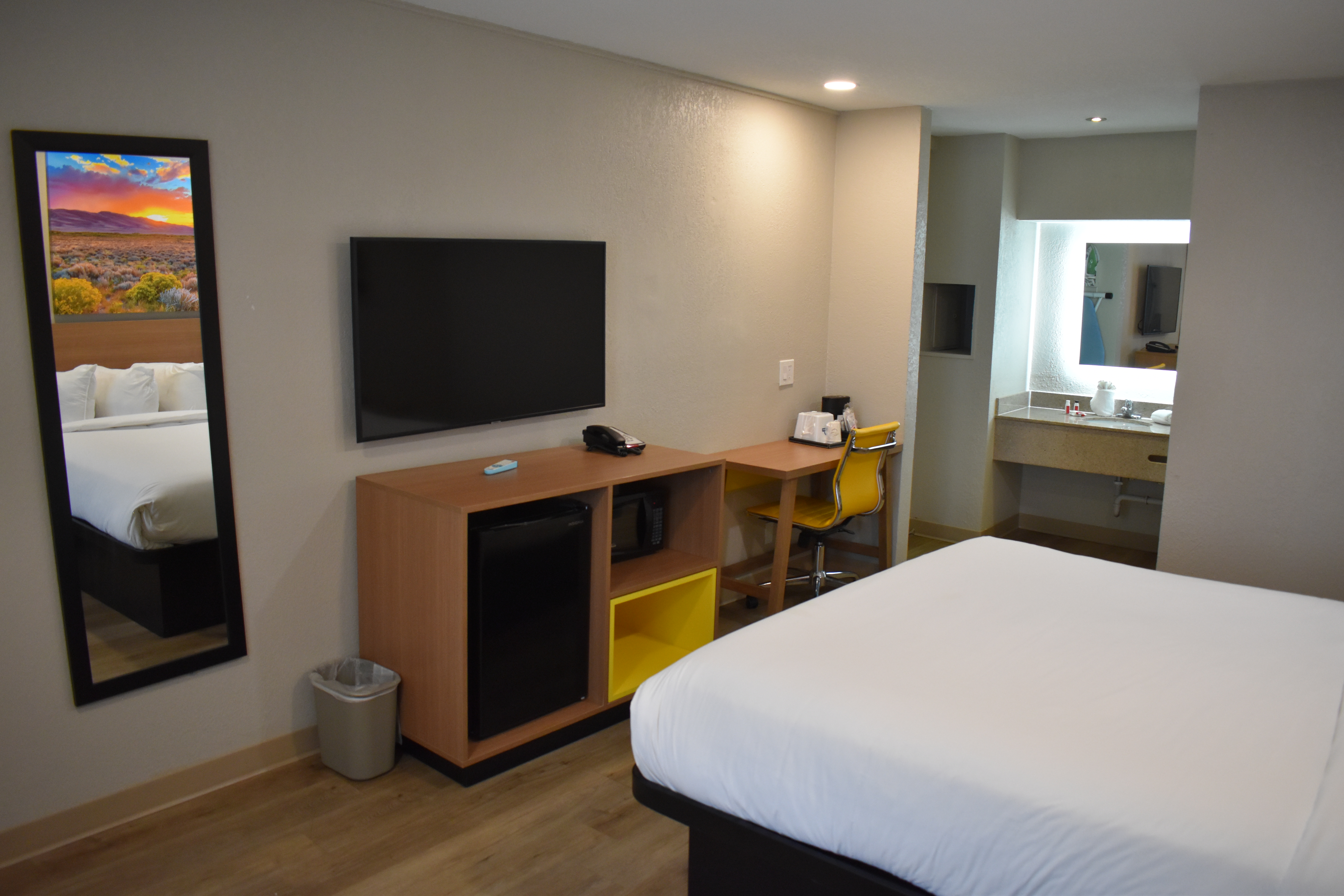 Guest room at the Days Inn by Wyndham San Antonio Alamo/Riverwalk in San Antonio, Texas