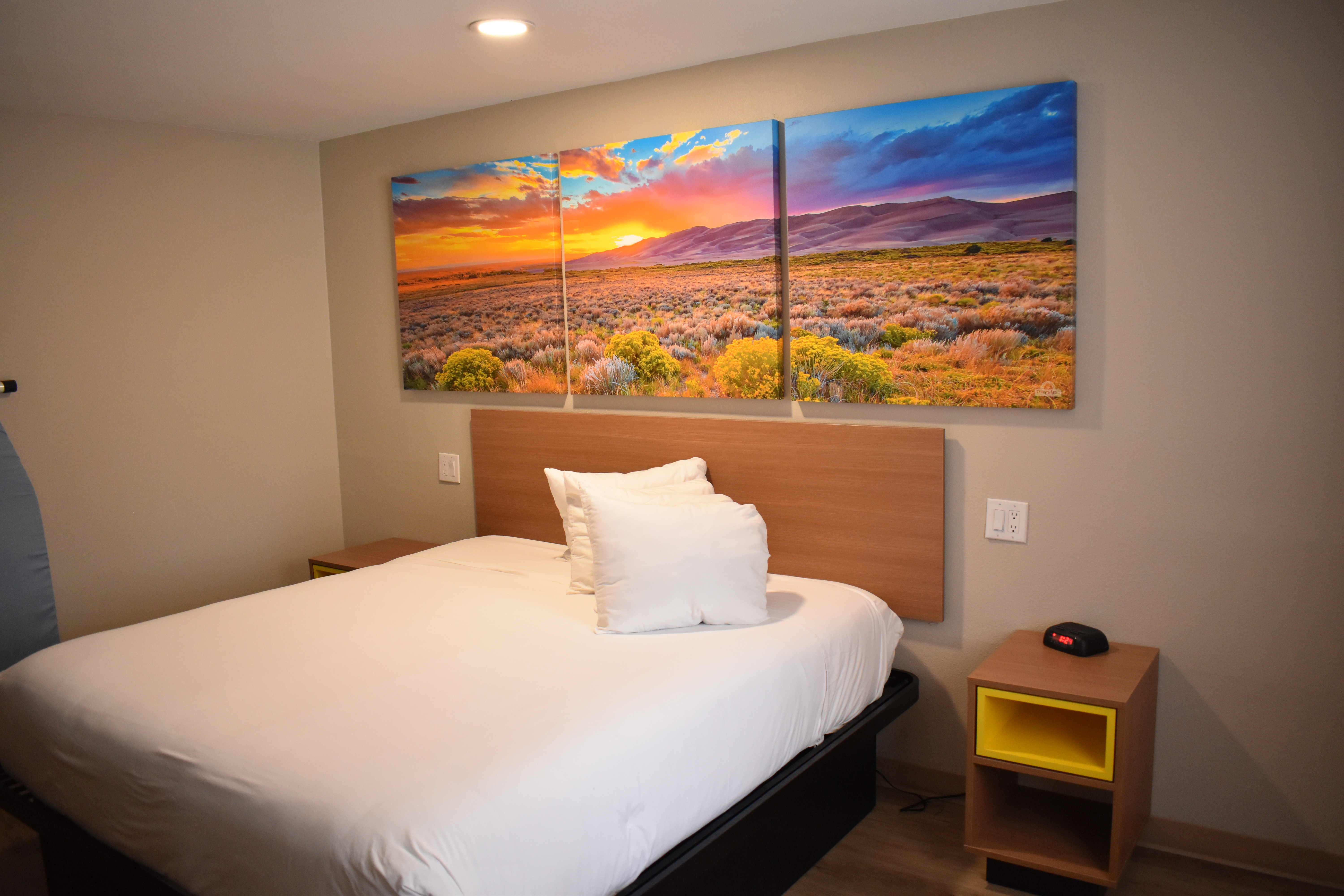 Guest room at the Days Inn by Wyndham San Antonio Alamo/Riverwalk in San Antonio, Texas