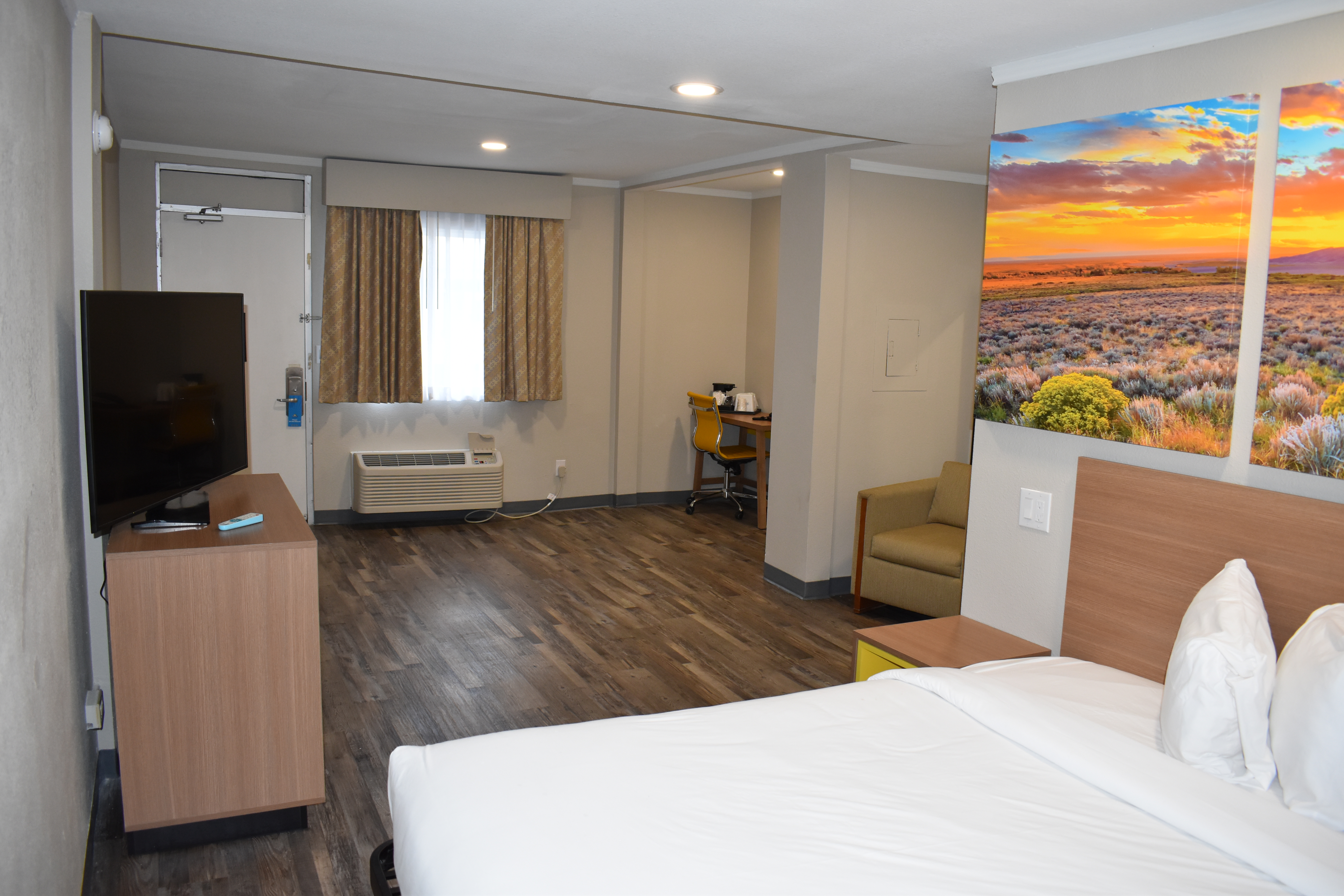 Days Inn by Wyndham San Antonio Alamo/Riverwalk suite in San Antonio, Texas