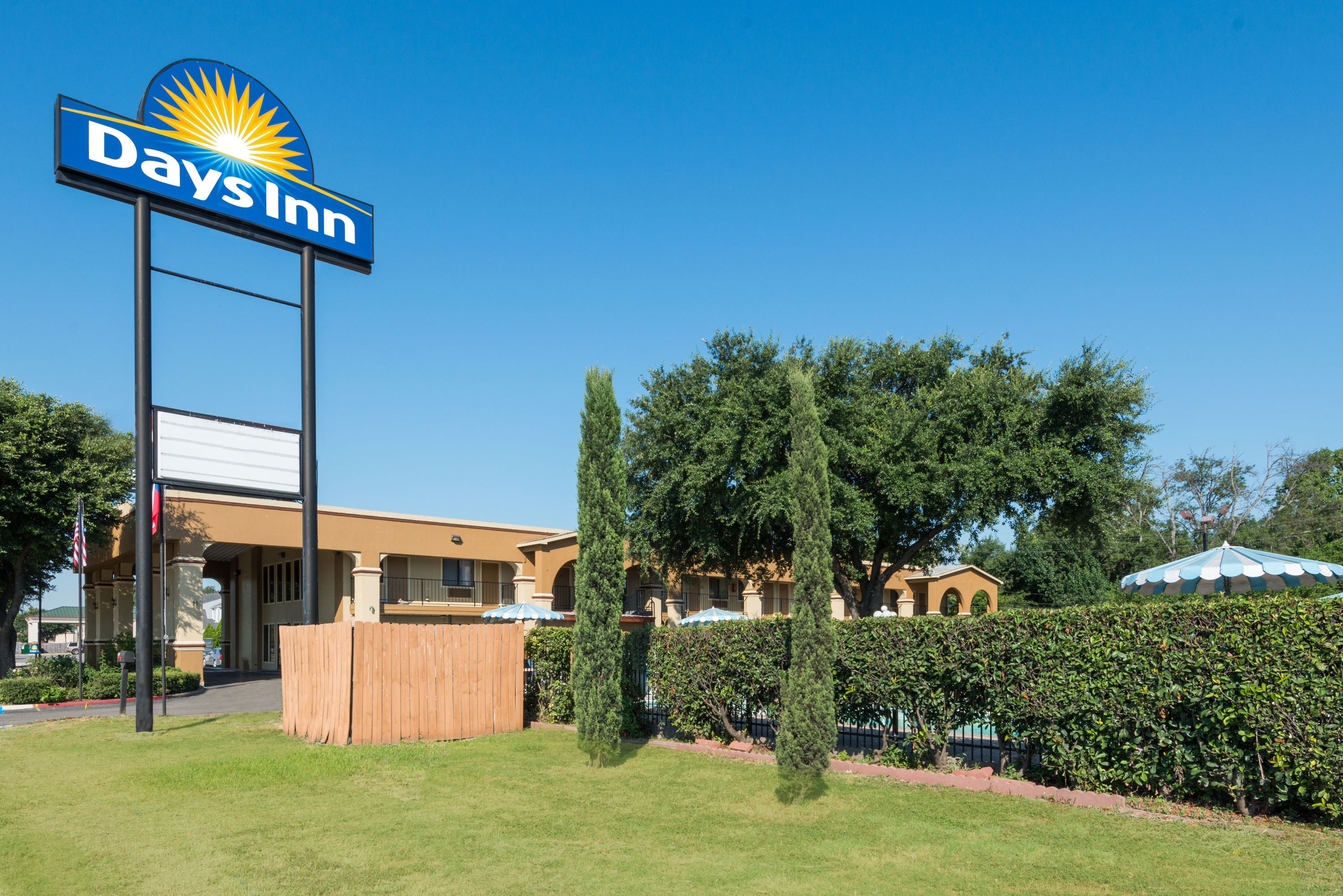 Days Inn By Wyndham San Marcos San Marcos Tx Hotels