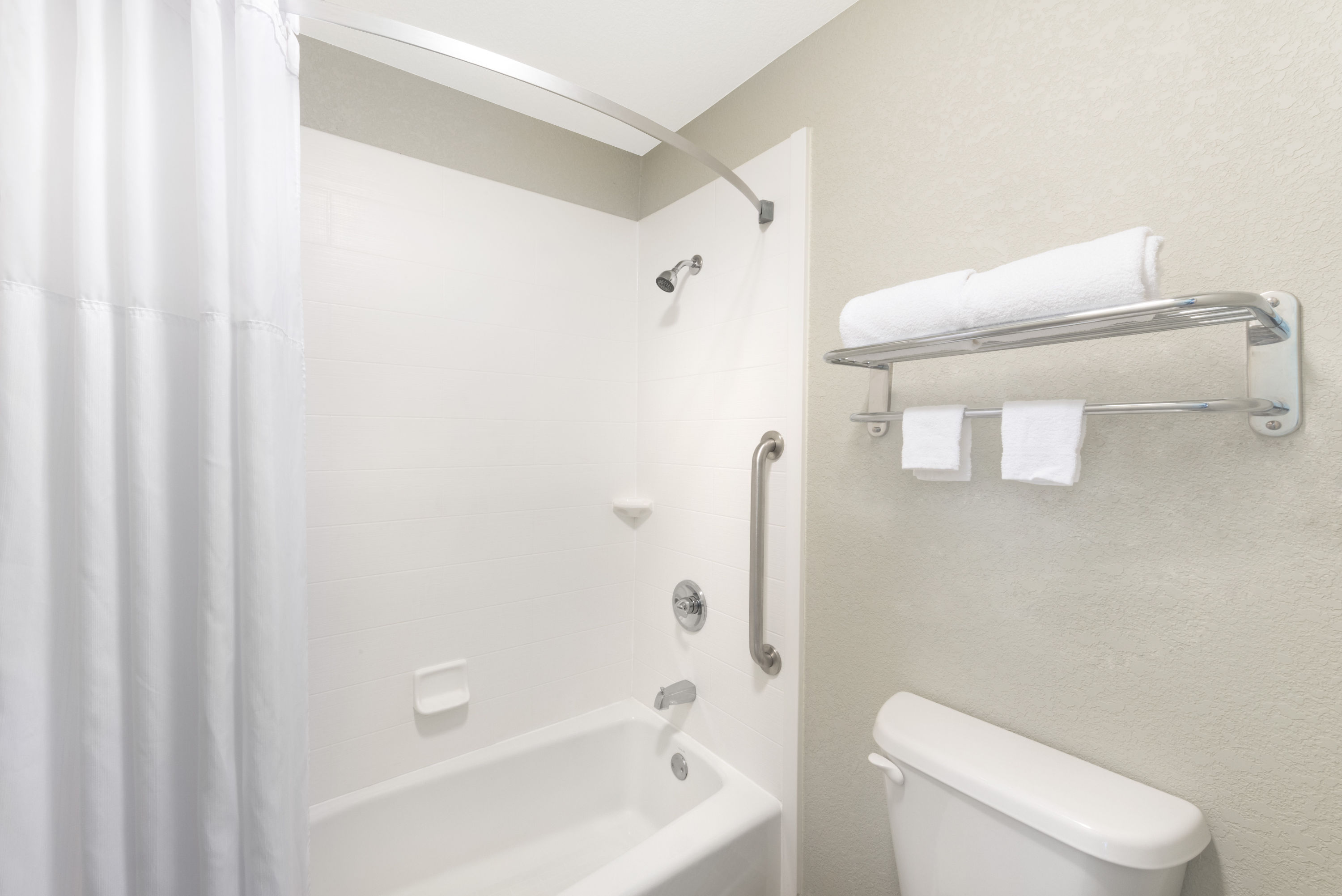 Guest room bath at the Days Inn by Wyndham Snyder in Snyder, Texas