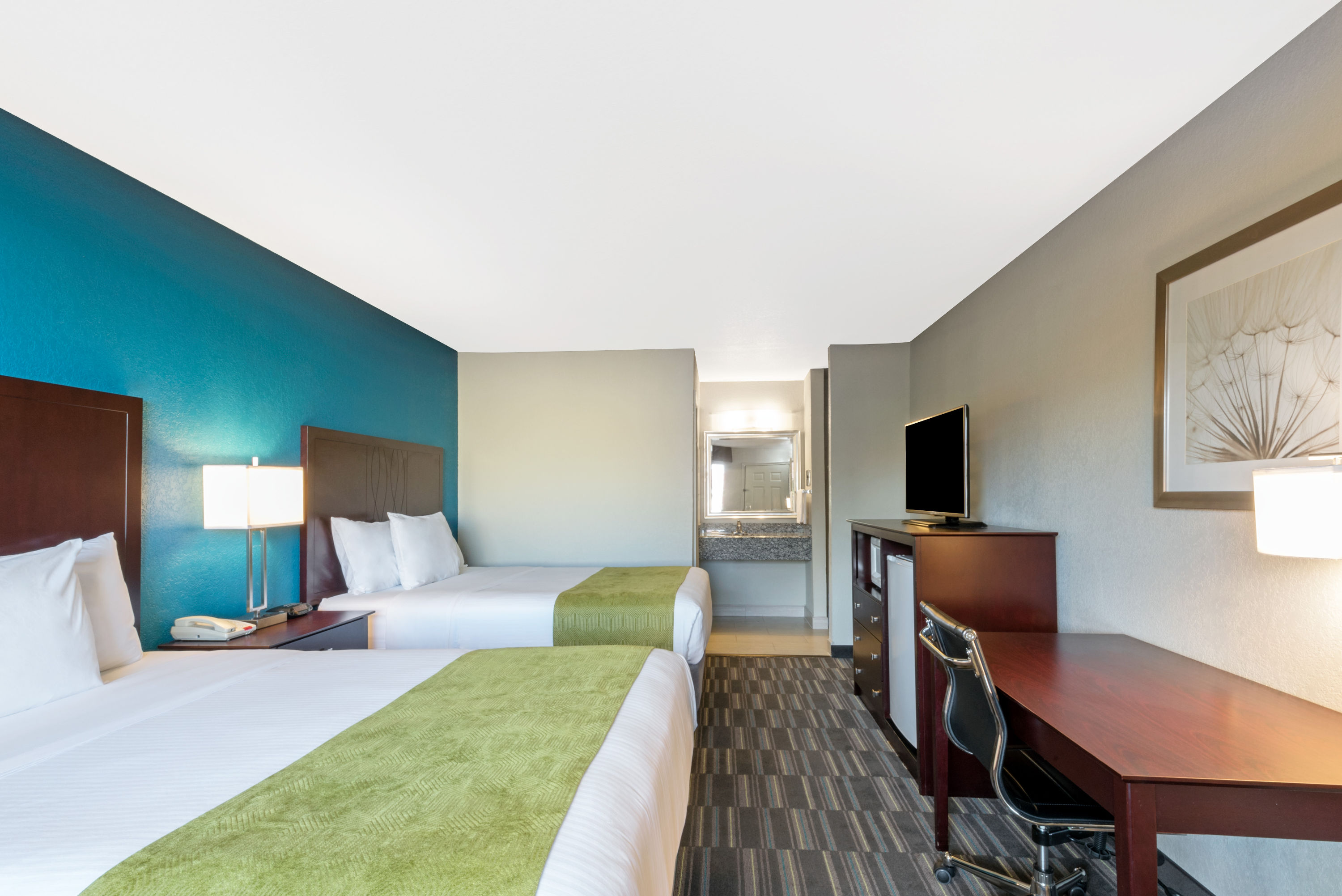 Double bed guest room at the Days Inn by Wyndham Snyder in Snyder, Texas