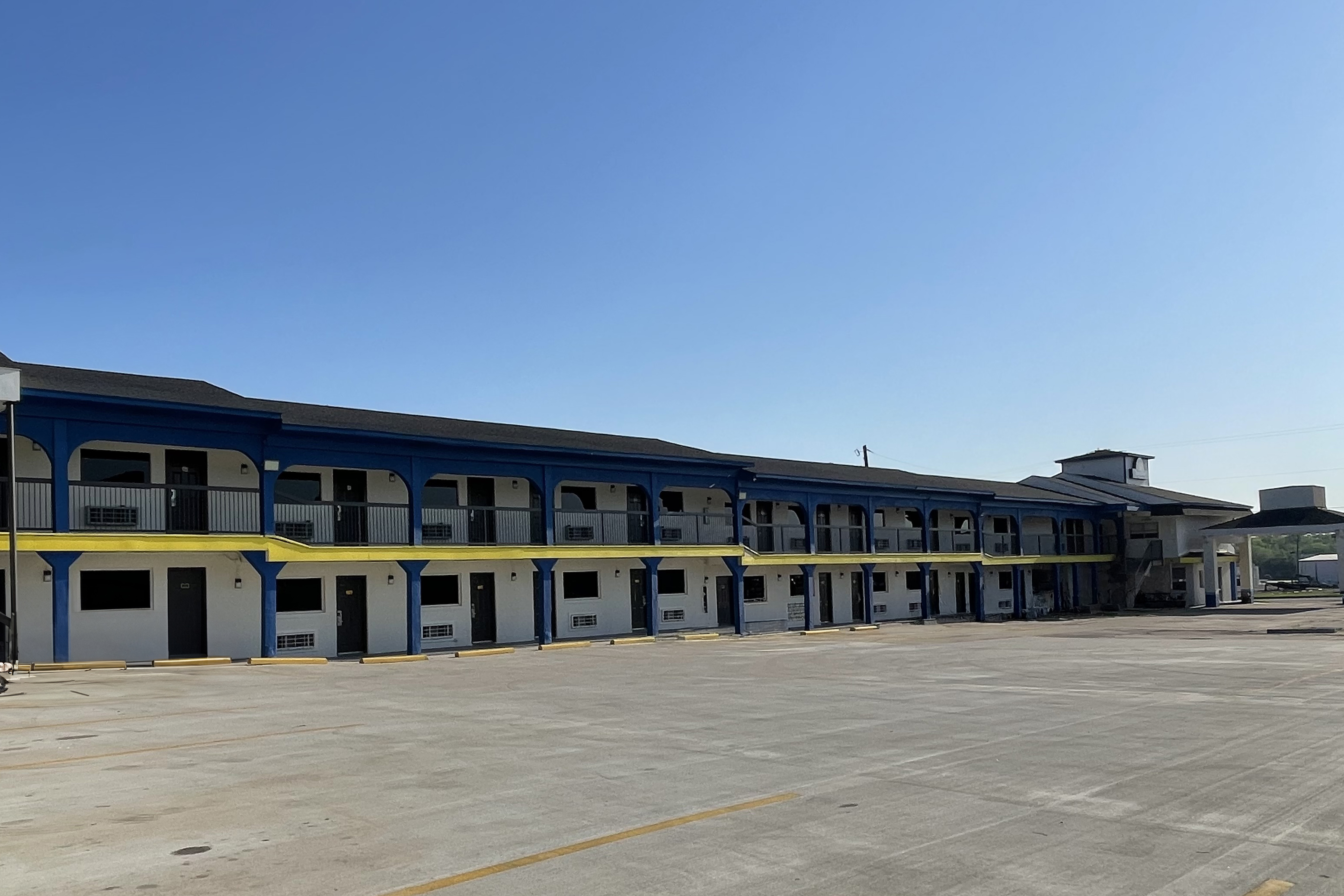 Exterior of Days Inn by Wyndham Sulphur Springs hotel in Sulphur Springs, Texas