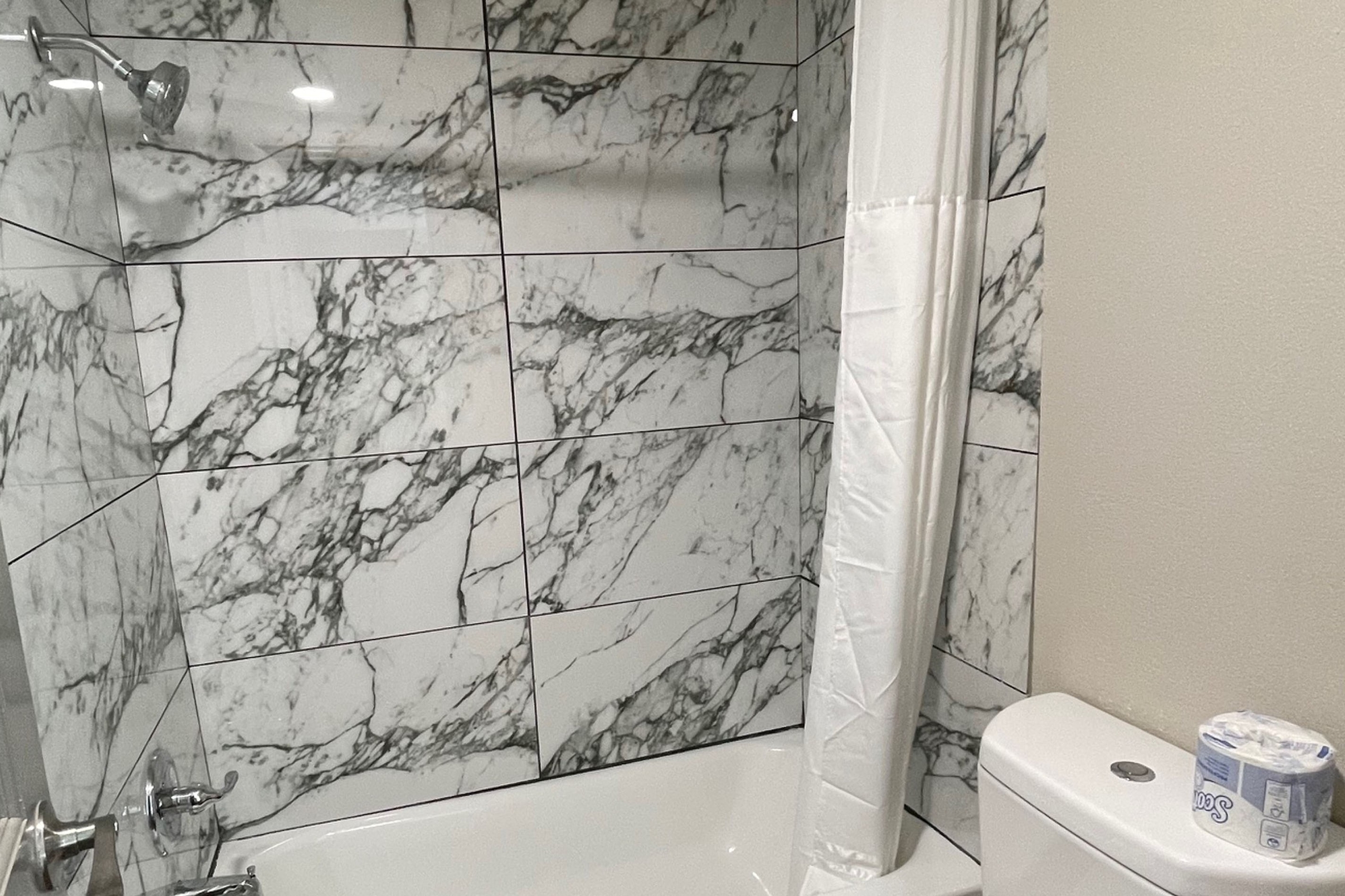 Guest room bath at the Days Inn by Wyndham Sulphur Springs in Sulphur Springs, Texas