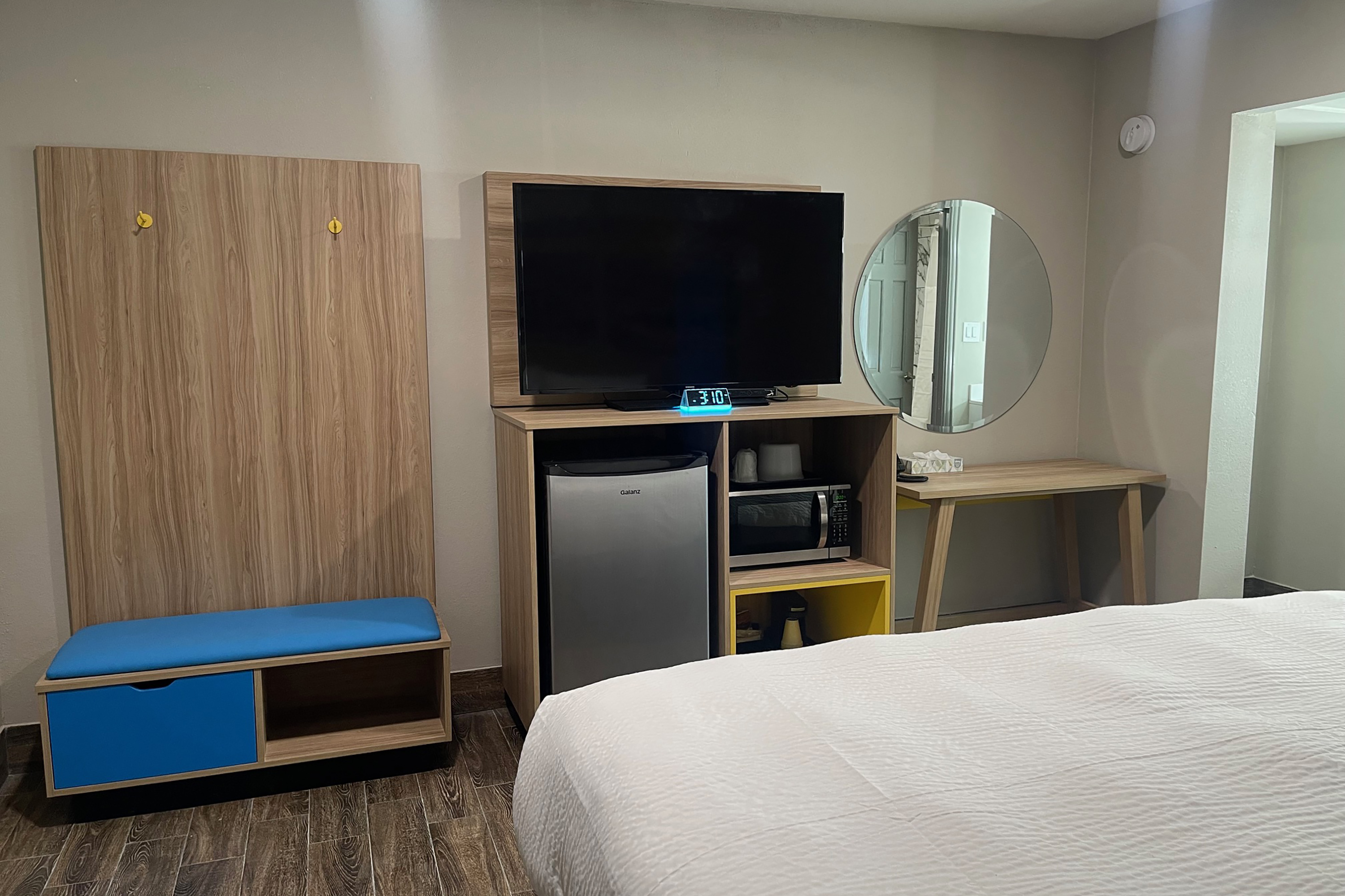 Guest room at the Days Inn by Wyndham Sulphur Springs in Sulphur Springs, Texas