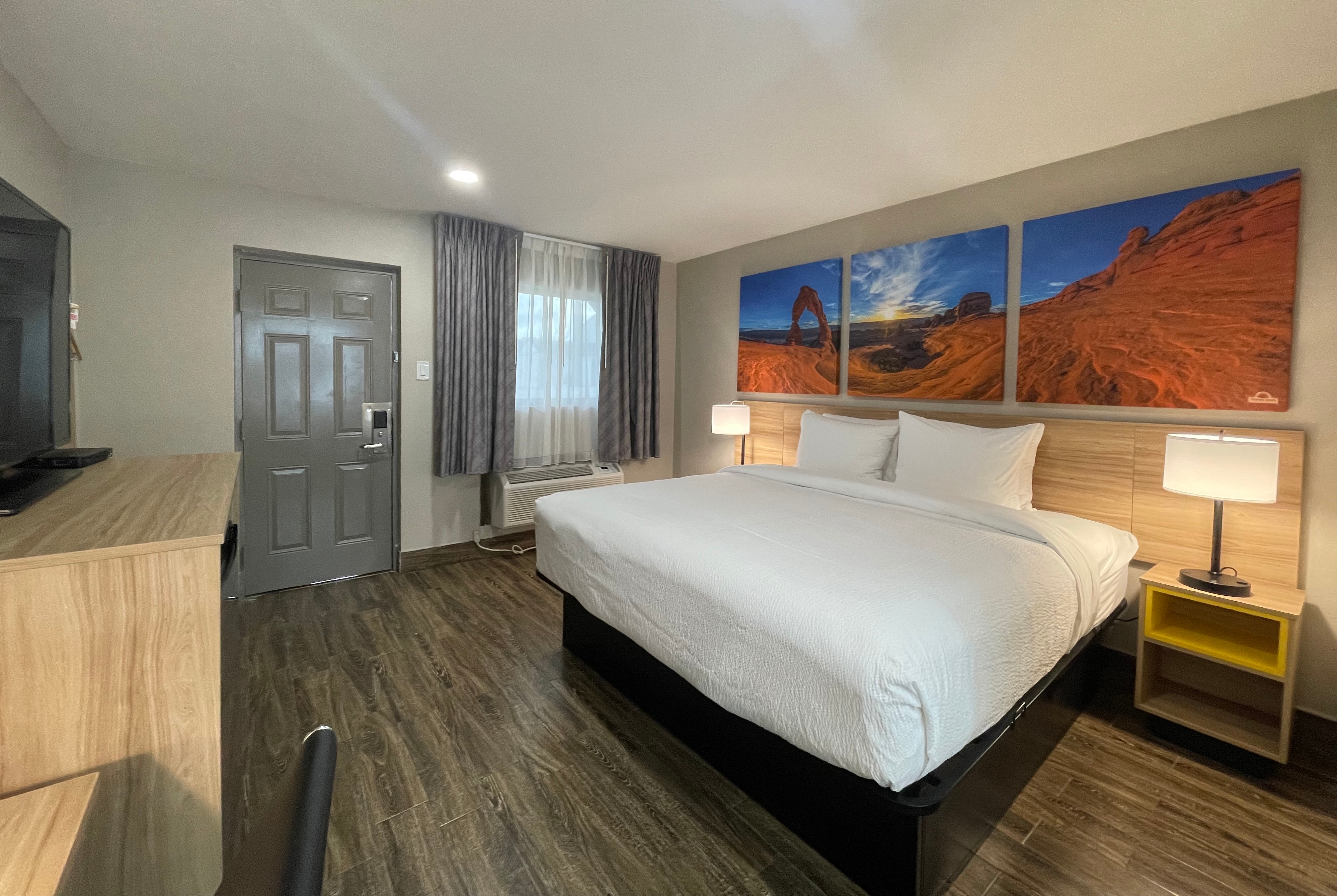 Guest room at the Days Inn by Wyndham Sulphur Springs in Sulphur Springs, Texas
