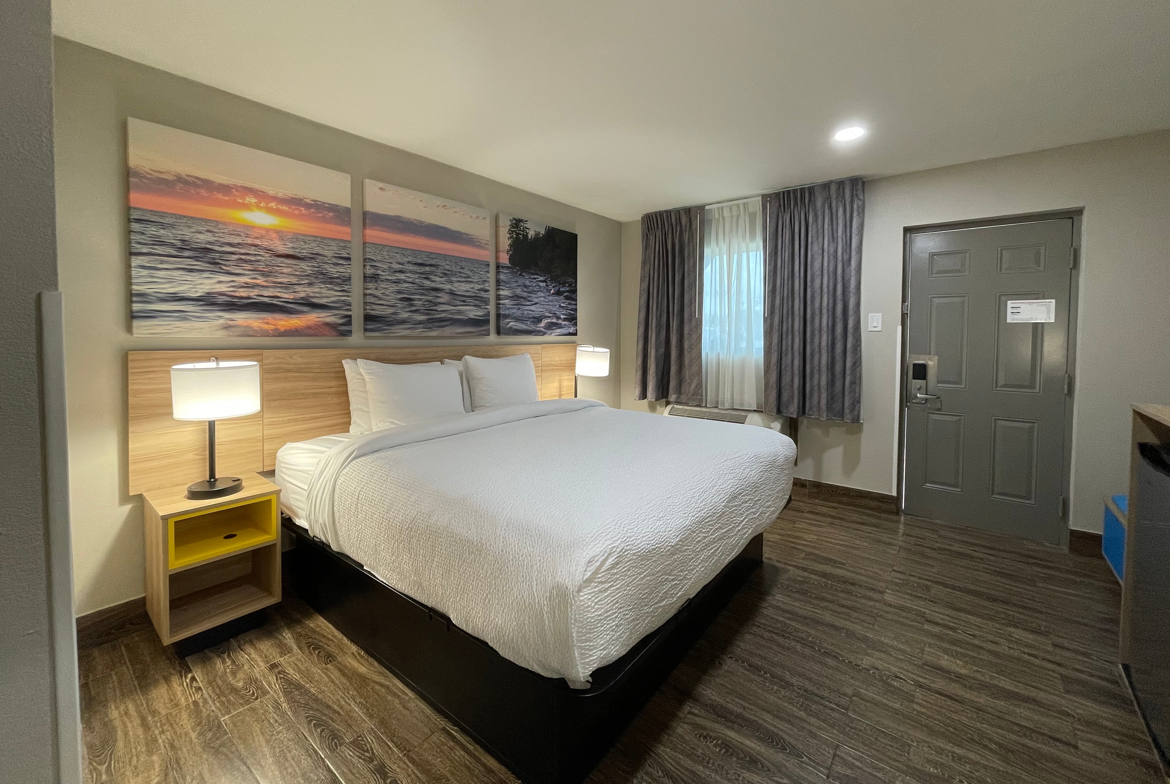 Guest room at the Days Inn by Wyndham Sulphur Springs in Sulphur Springs, Texas