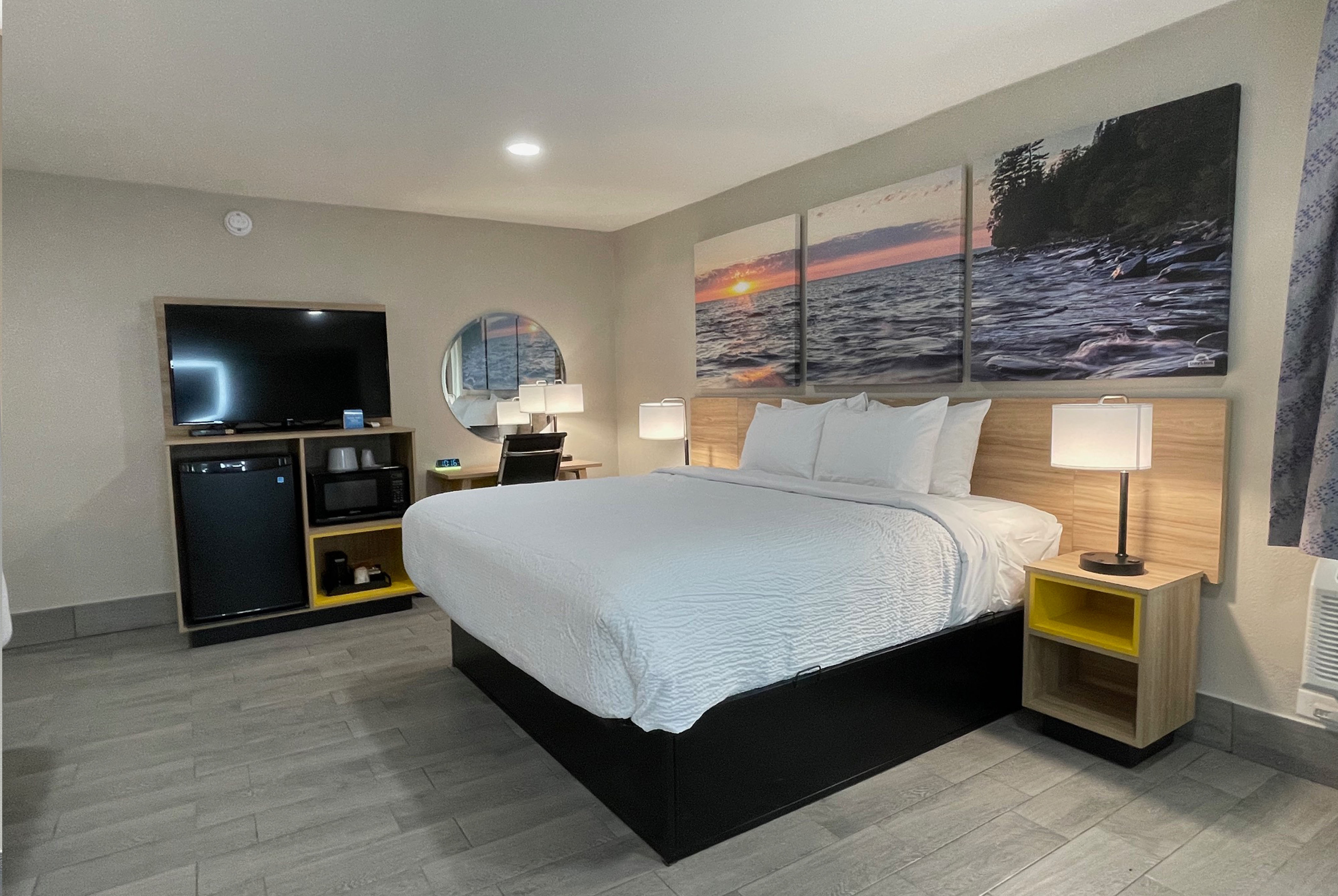 Guest room at the Days Inn by Wyndham Sulphur Springs in Sulphur Springs, Texas