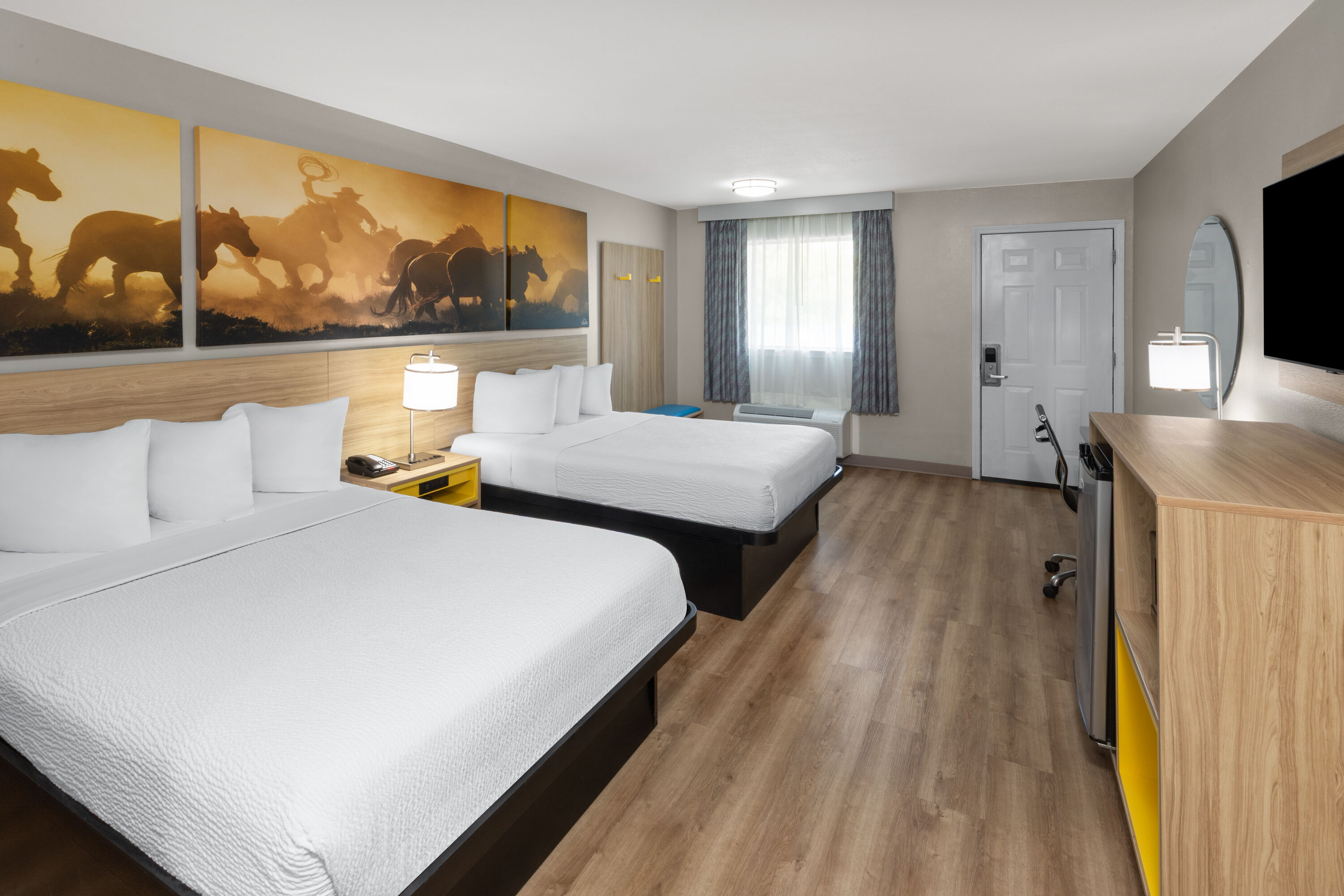 Guest room at the Days Inn by Wyndham Temple in Temple, Texas