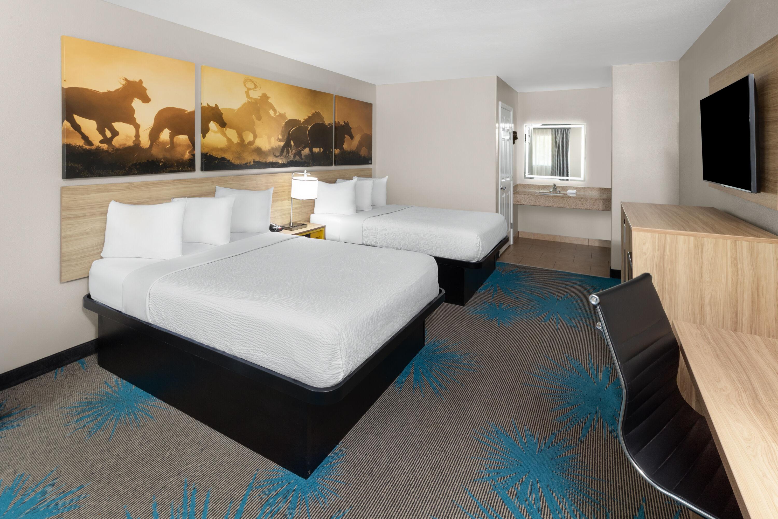 Guest room at the Days Inn by Wyndham Temple in Temple, Texas