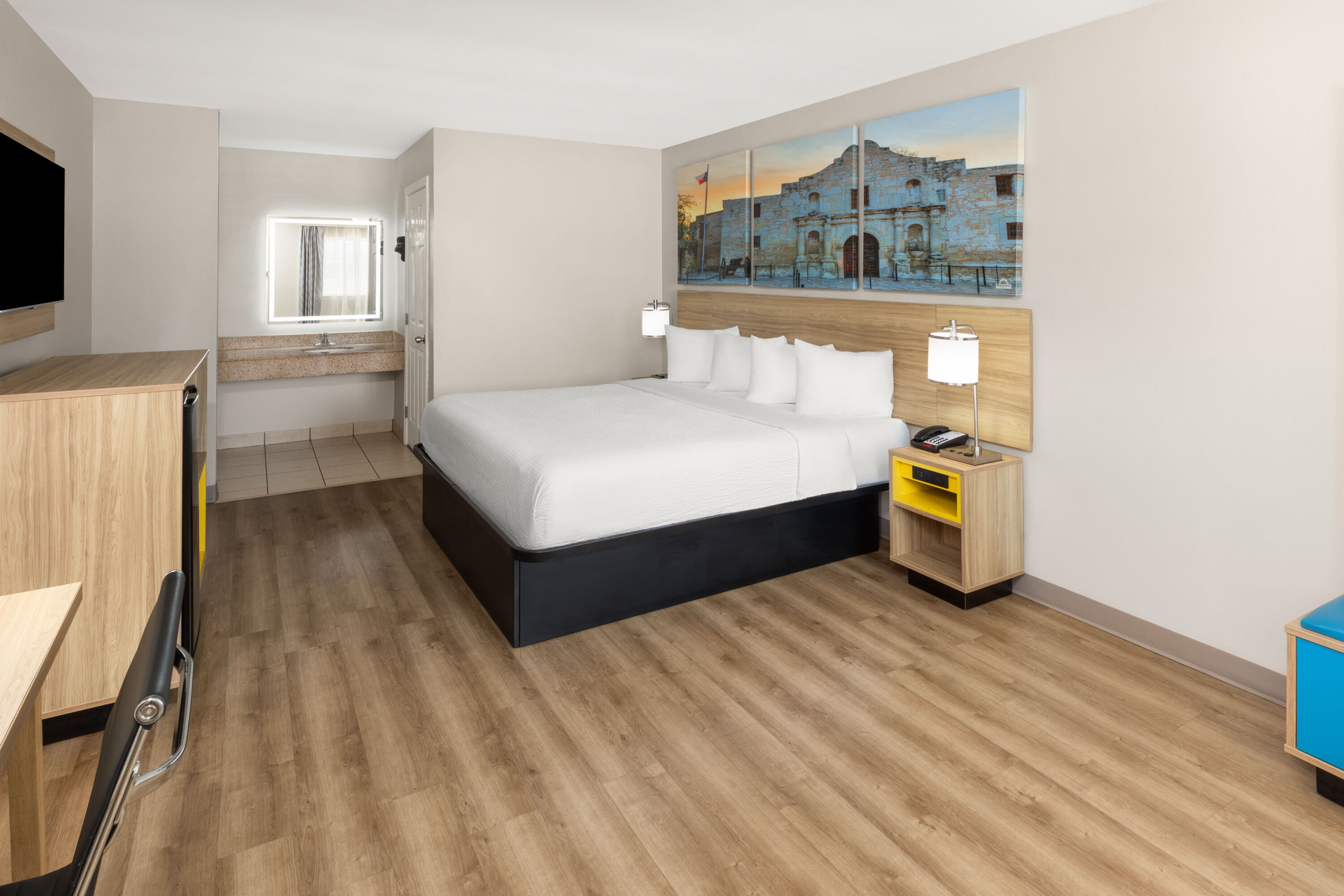 Guest room at the Days Inn by Wyndham Temple in Temple, Texas