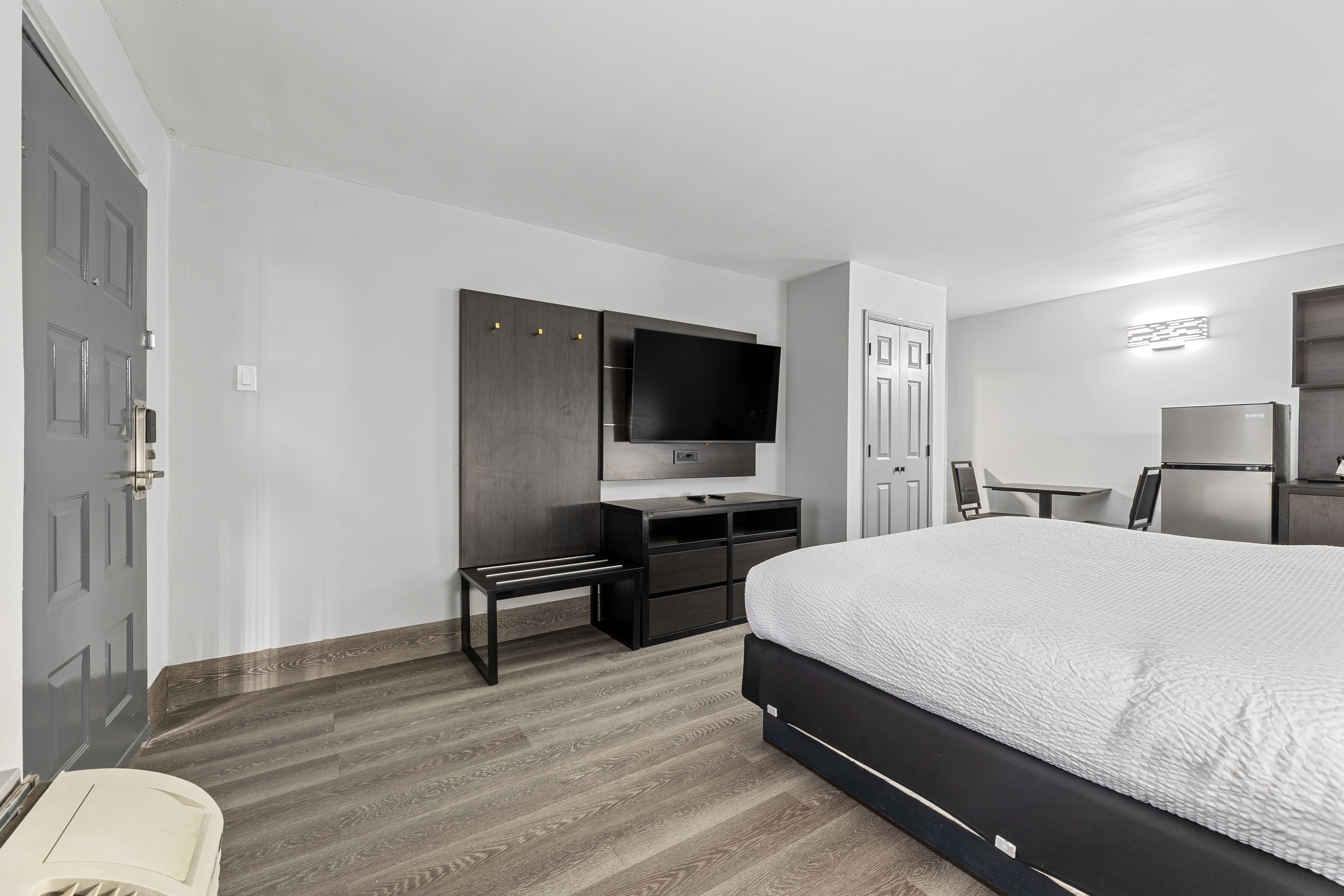 Guest room at the Days Inn & Suites by Wyndham Texas City/Galveston Area in Texas City, Texas