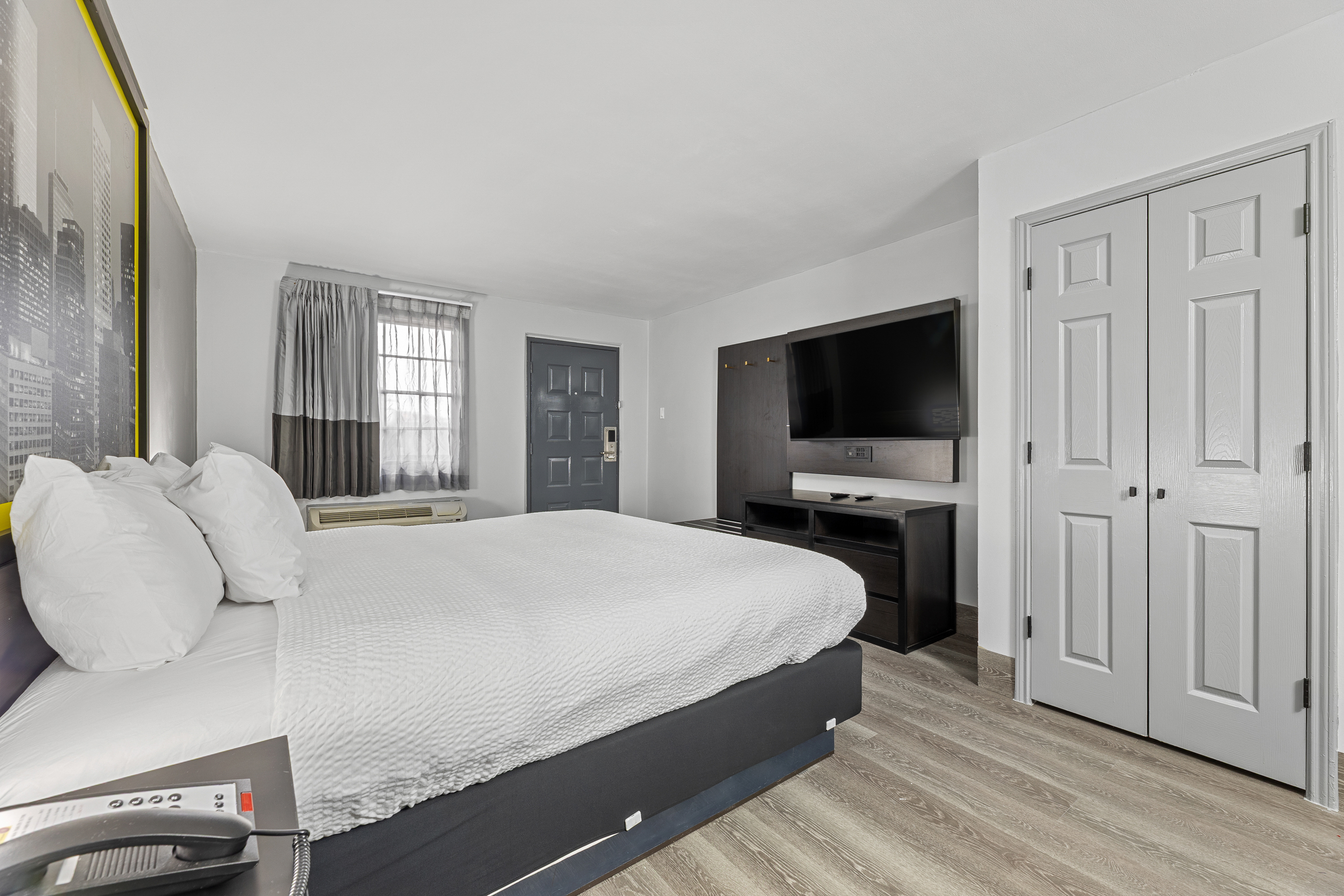 Guest room at the Days Inn & Suites by Wyndham Texas City/Galveston Area in Texas City, Texas