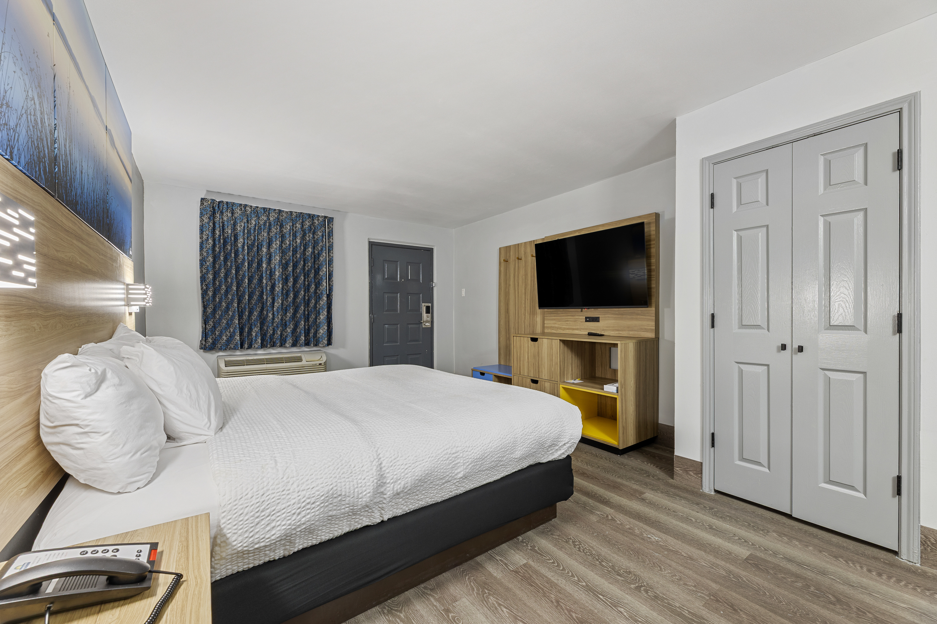 Guest room at the Days Inn & Suites by Wyndham Texas City/Galveston Area in Texas City, Texas