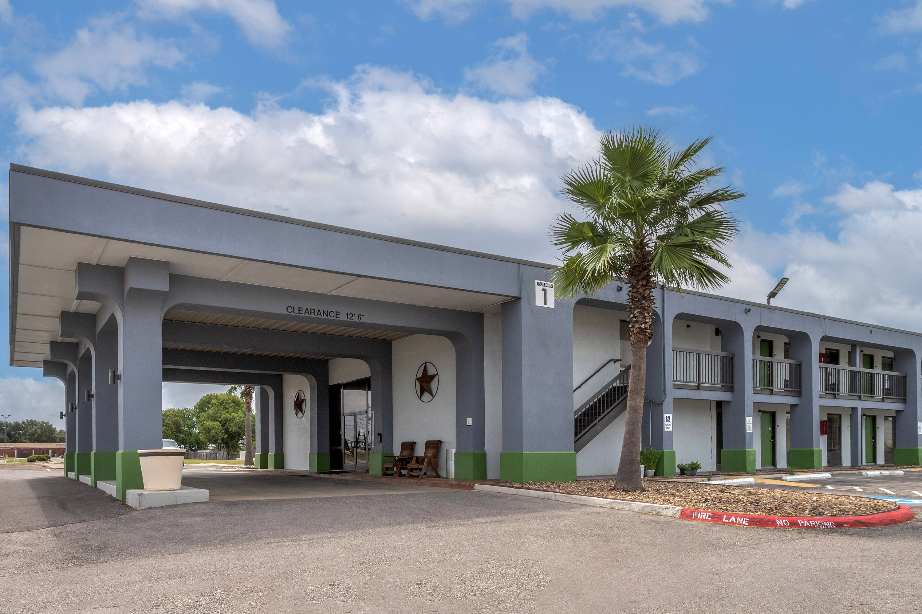 Exterior of Days Inn by Wyndham Victoria TX East hotel in Victoria, Texas
