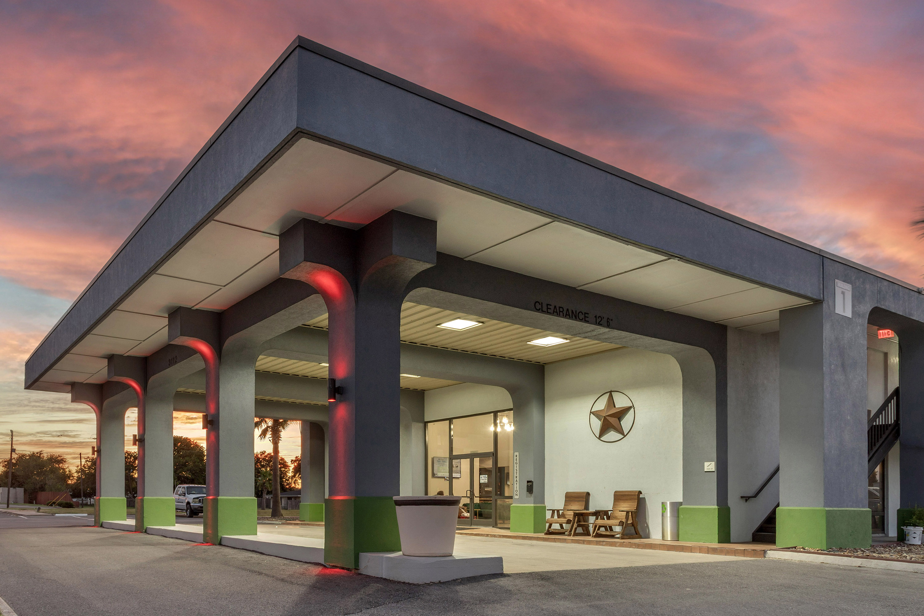 Exterior of Days Inn by Wyndham Victoria TX East hotel in Victoria, Texas