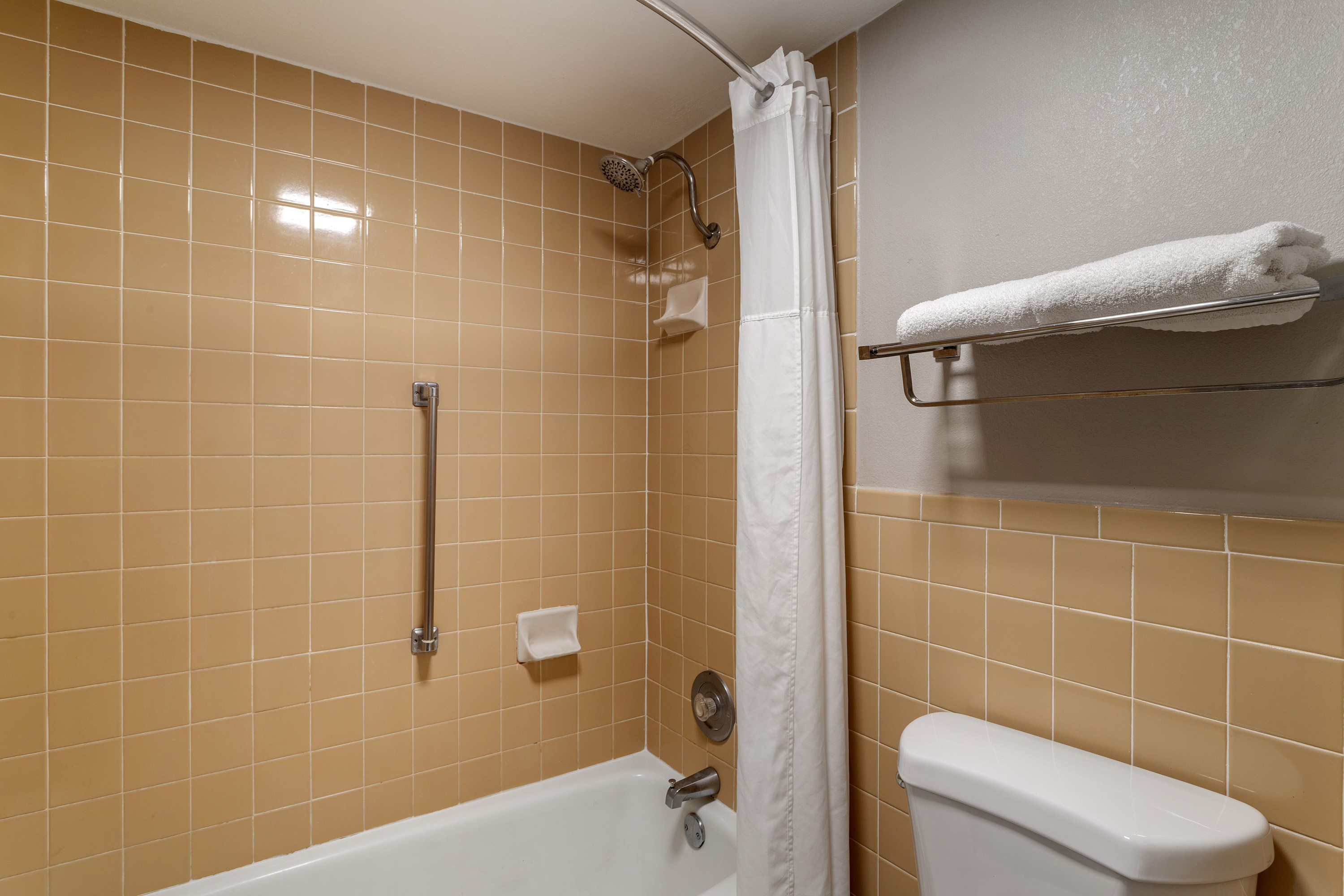 Guest room bath at the Days Inn by Wyndham Victoria TX East in Victoria, Texas