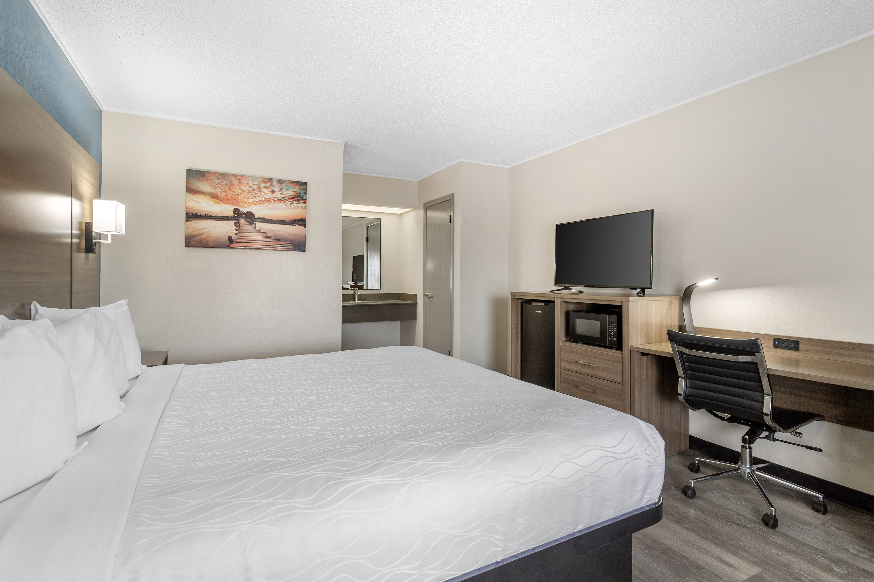 Guest room at the Days Inn by Wyndham Victoria TX East in Victoria, Texas