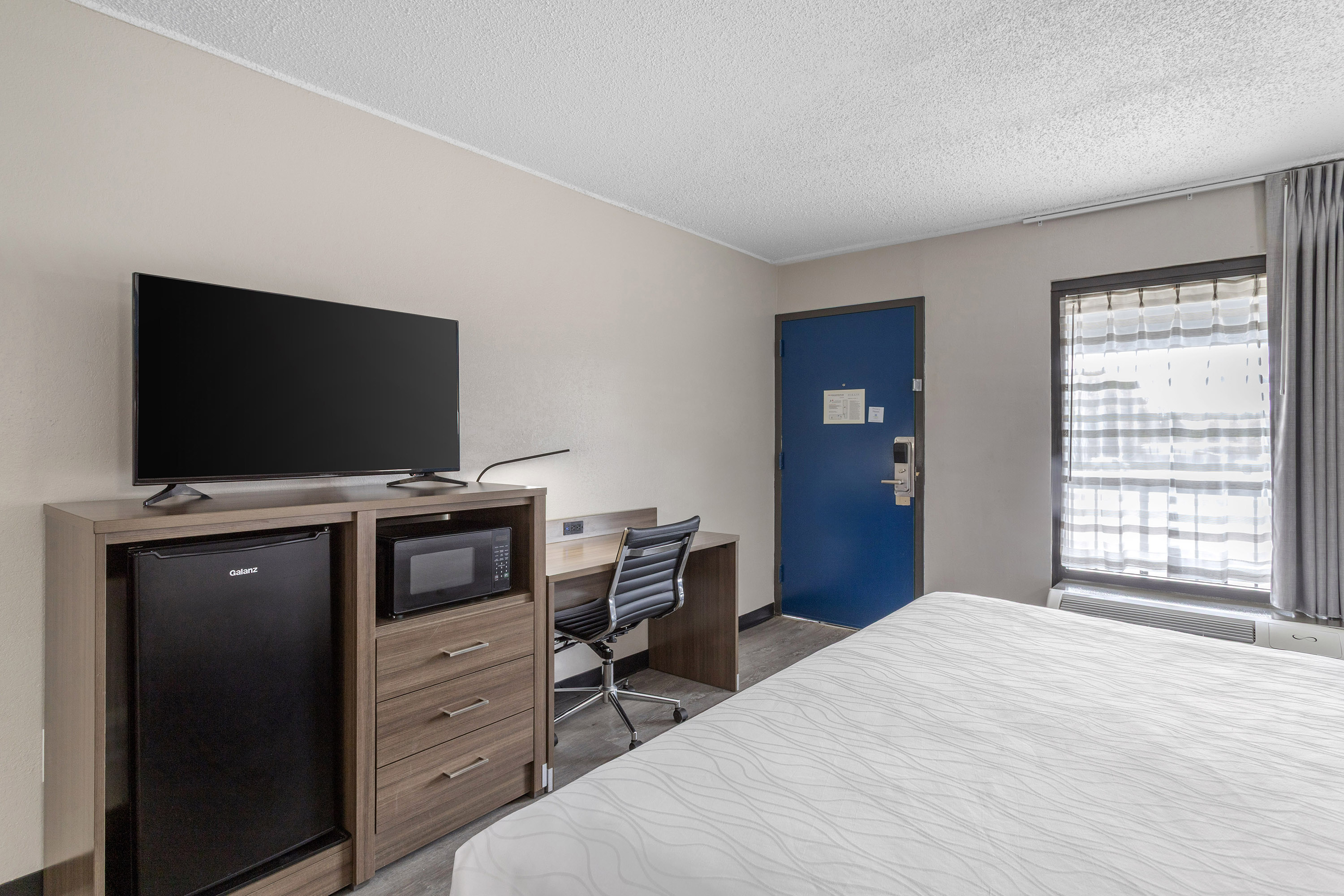 Guest room at the Days Inn by Wyndham Victoria TX East in Victoria, Texas