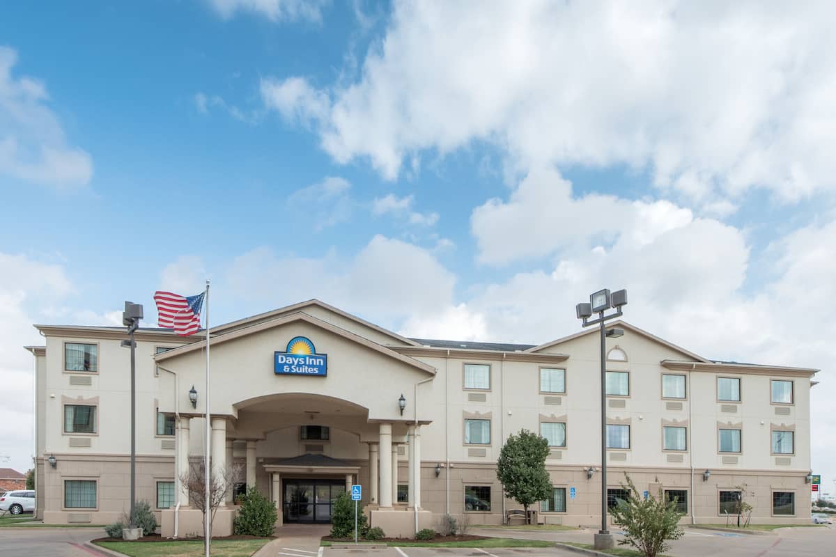 Days Inn Suites By Wyndham Wichita Falls Hotels Exterior Of Days Inn Suites By Wyndham Wichita Falls Hotel In Texas