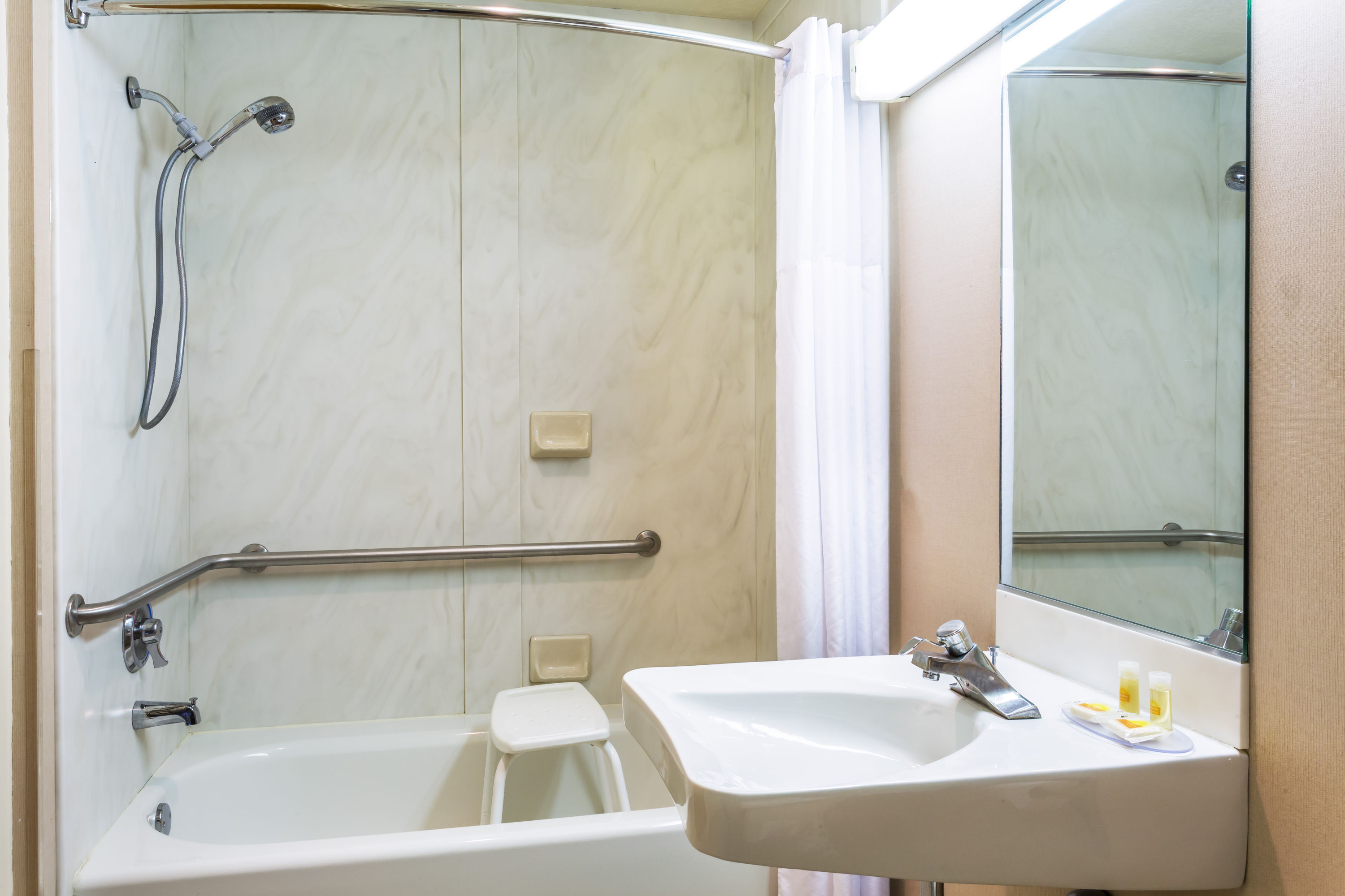 Days Inn Amp Suites By Wyndham Logan Logan Ut Hotels