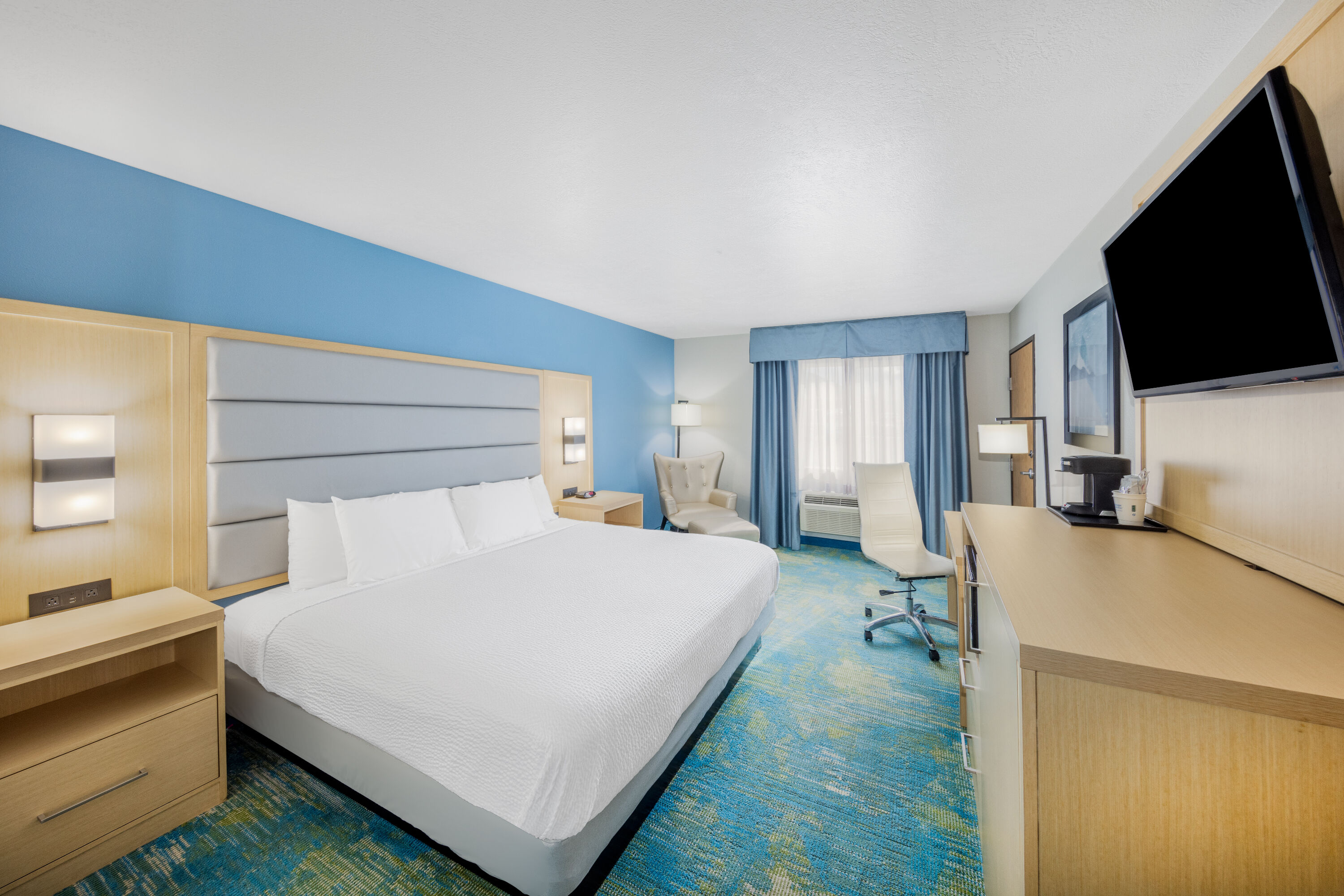 Guest room at the Days Inn by Wyndham Springville in Springville, Utah