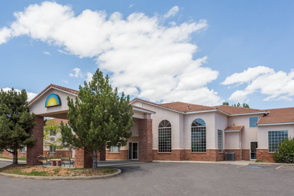 Days Inn By Wyndham Torrey Capital Reef Hotels Ut 84775 Days Inn By Wyndham Torrey Capital Reef