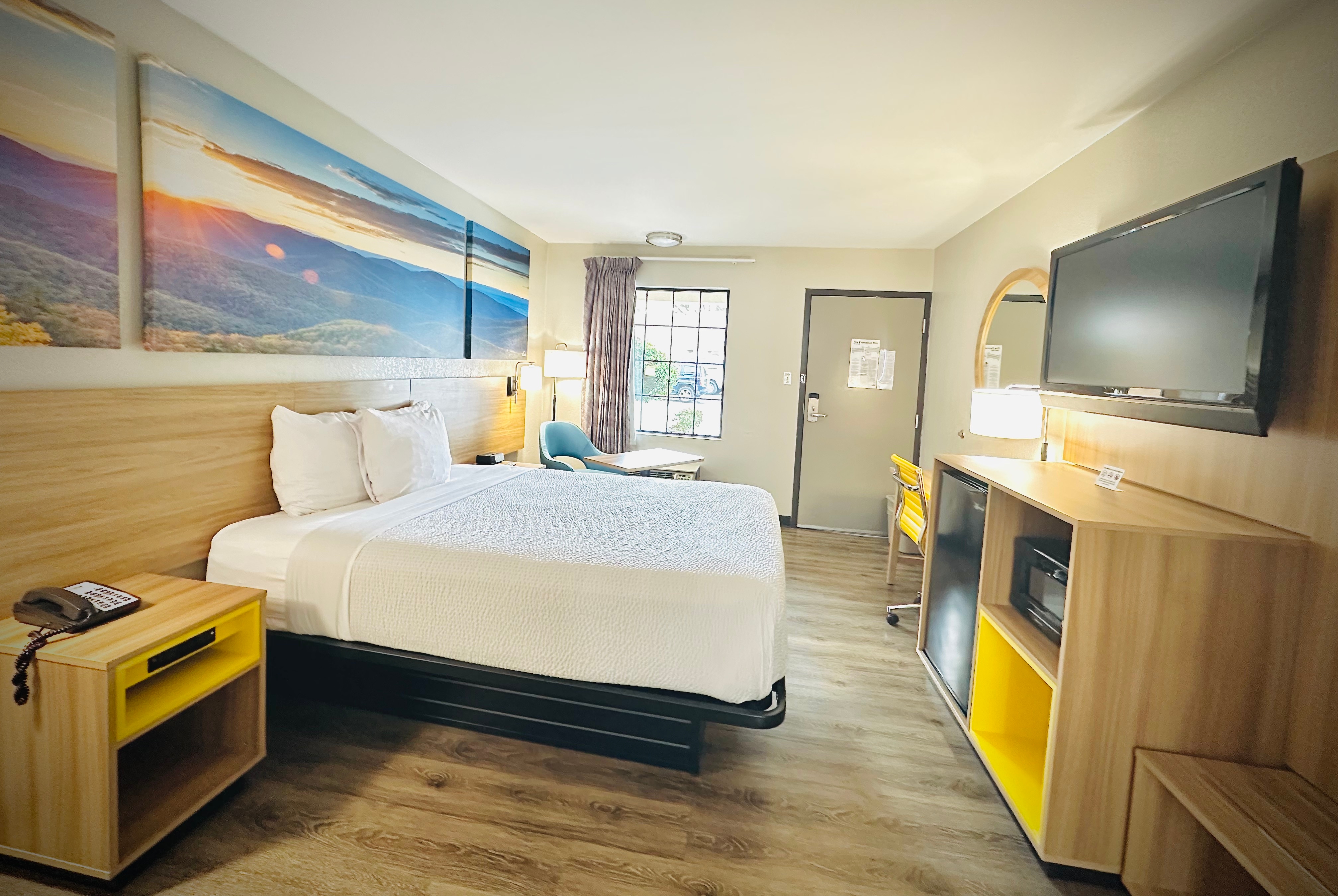 Guest room at the Days Inn by Wyndham Alexandria in Alexandria, Virginia