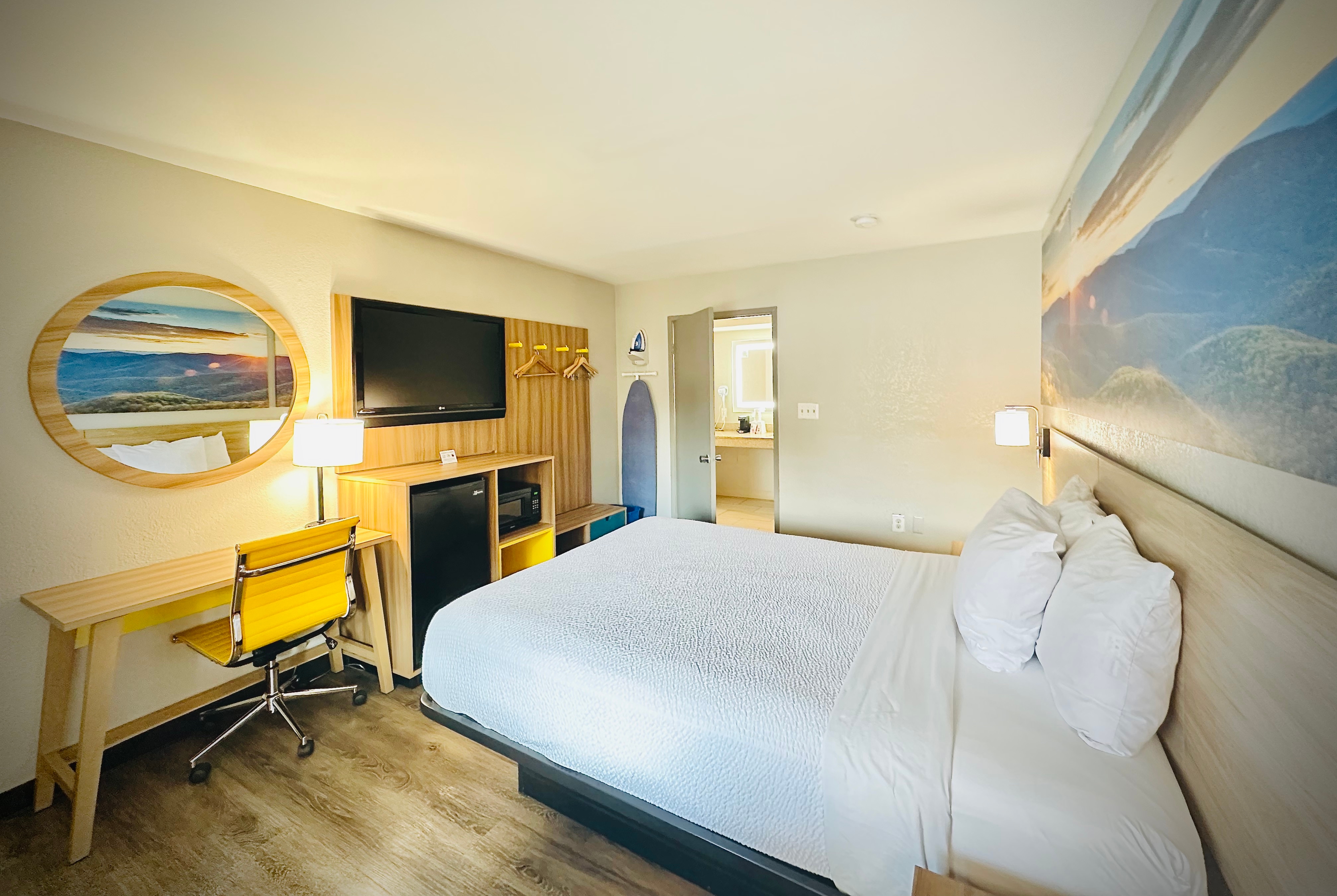 Guest room at the Days Inn by Wyndham Alexandria in Alexandria, Virginia