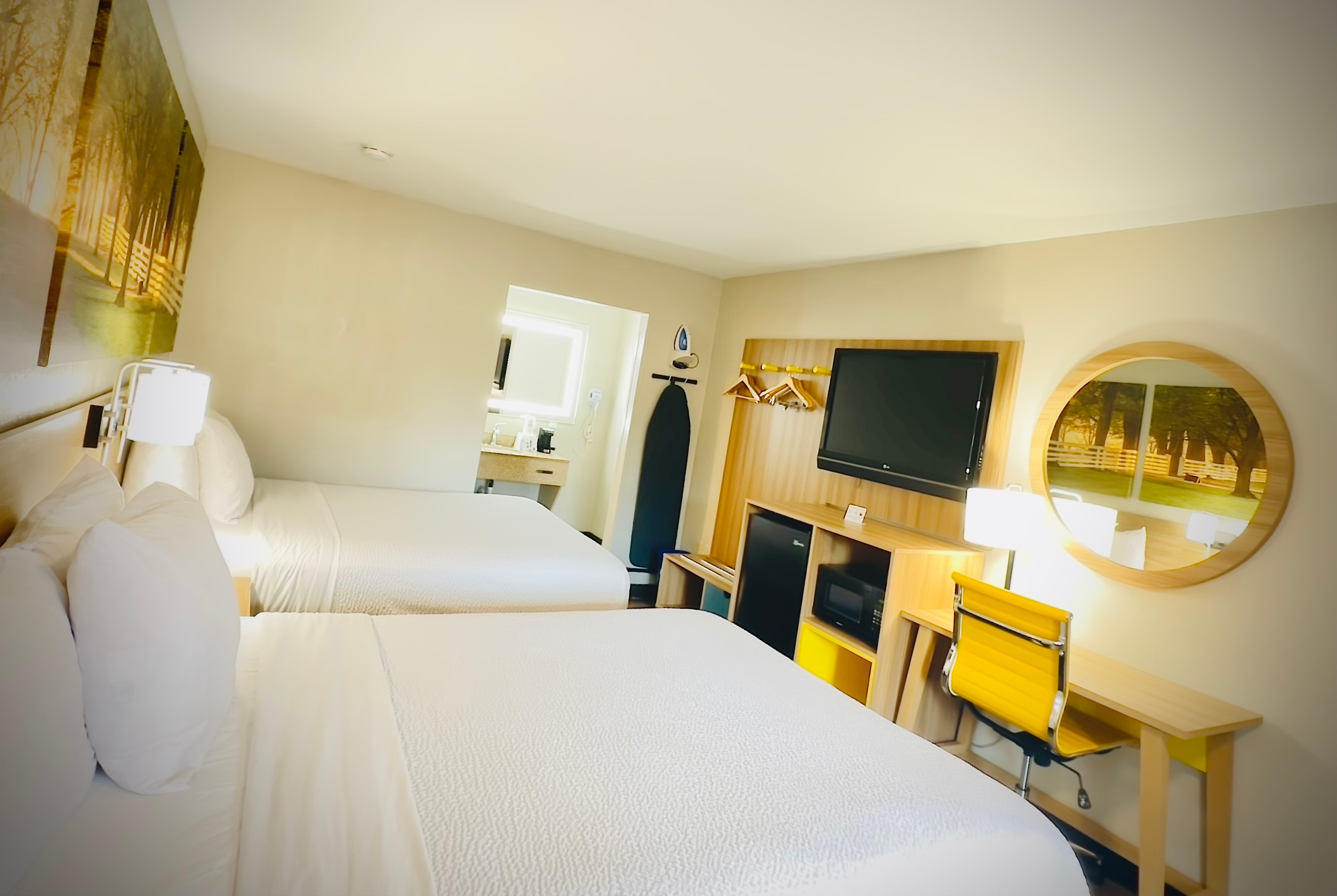 Guest room at the Days Inn by Wyndham Alexandria in Alexandria, Virginia