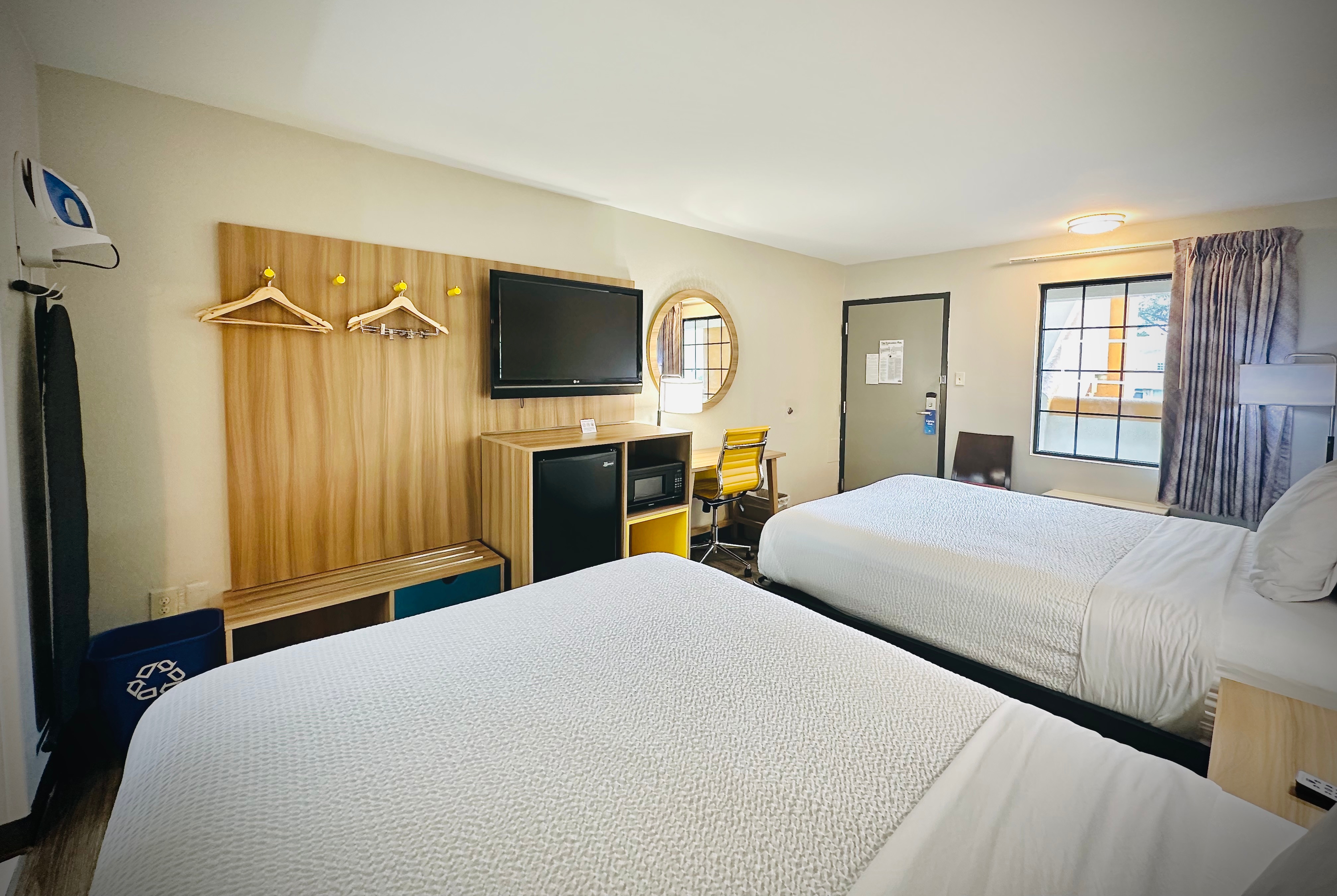 Guest room at the Days Inn by Wyndham Alexandria in Alexandria, Virginia