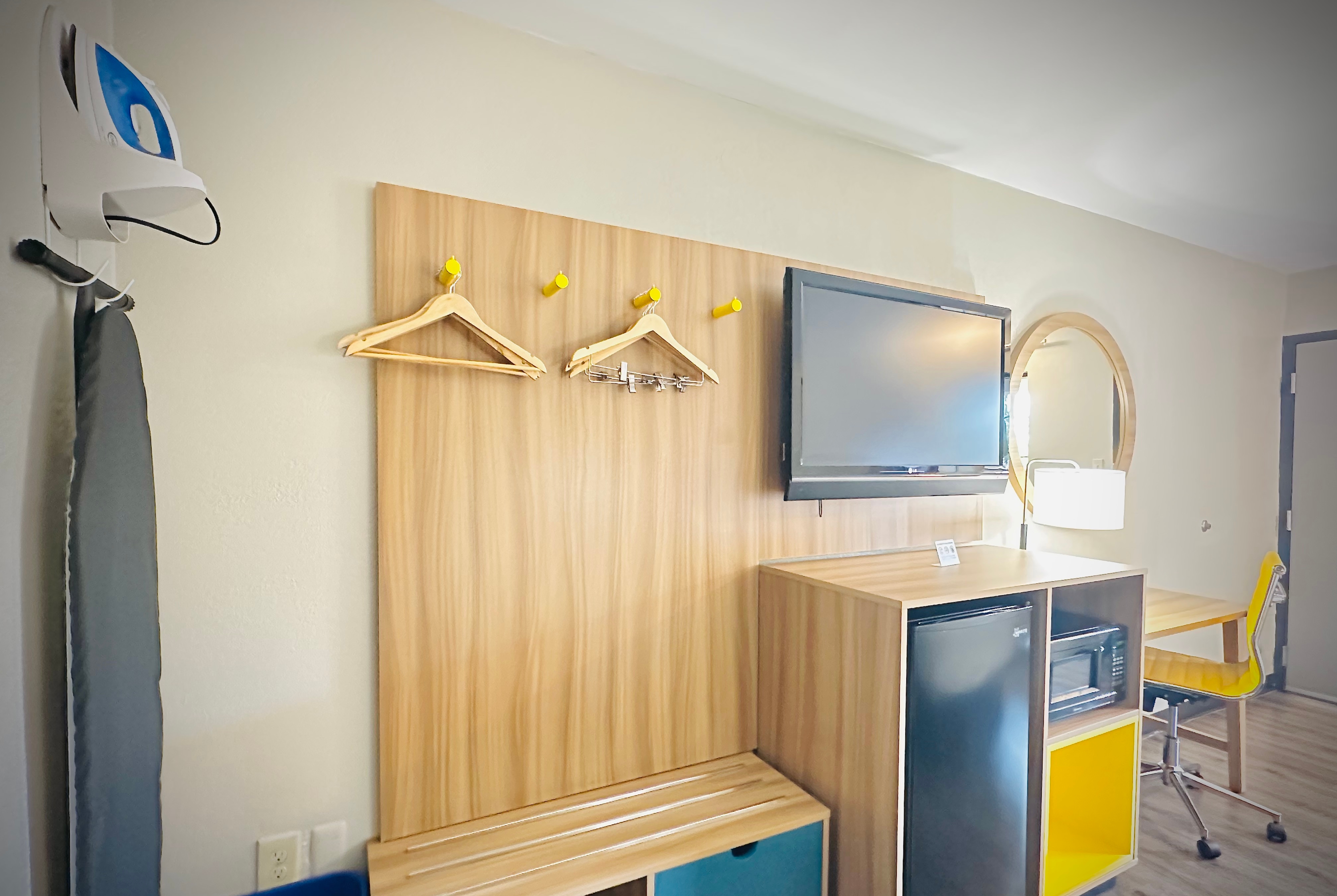 Guest room at the Days Inn by Wyndham Alexandria in Alexandria, Virginia